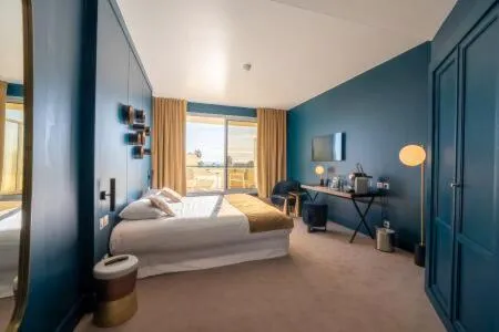 Bed in Casino Hôtel des Palmiers