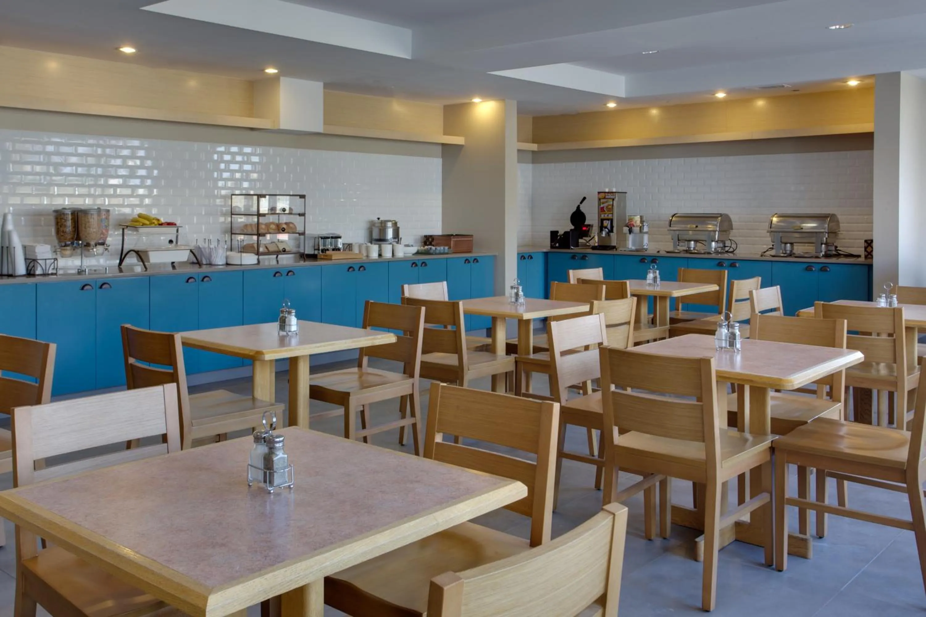 Restaurant/places to eat in Country Inn & Suites by Radisson, Frederick, MD