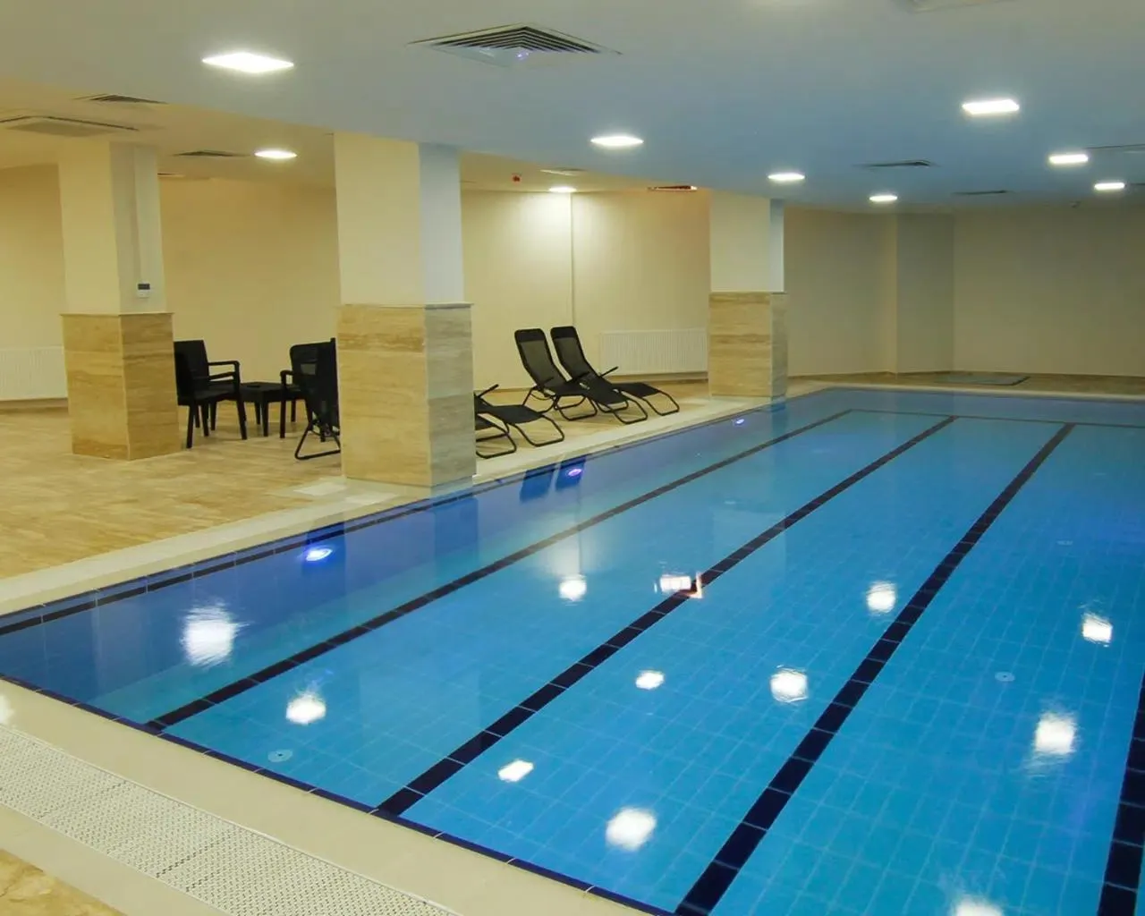 Swimming pool in Zin D Home Otel Cekmeköy