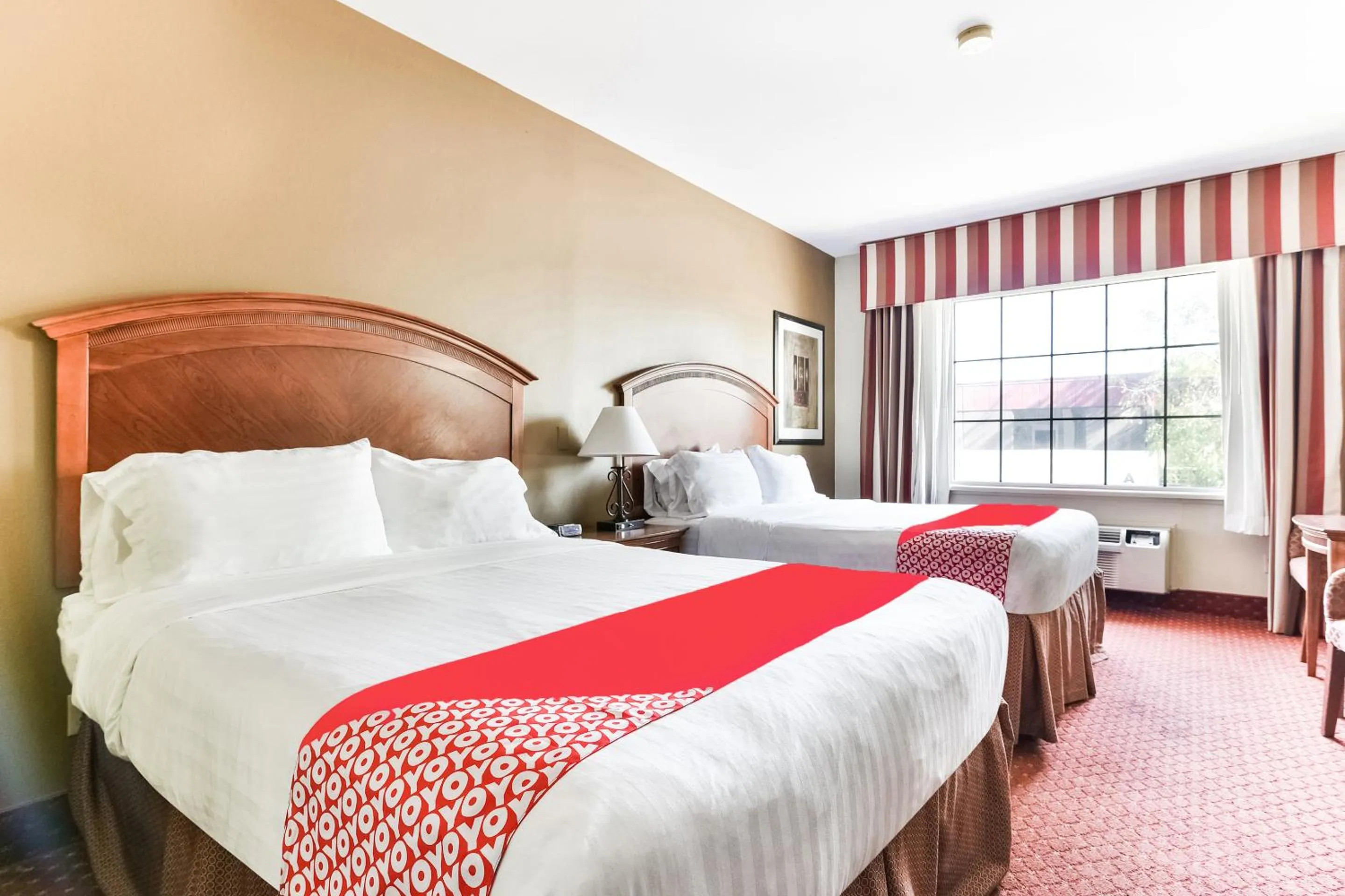 Bed in OYO Townhouse Oklahoma City Airport