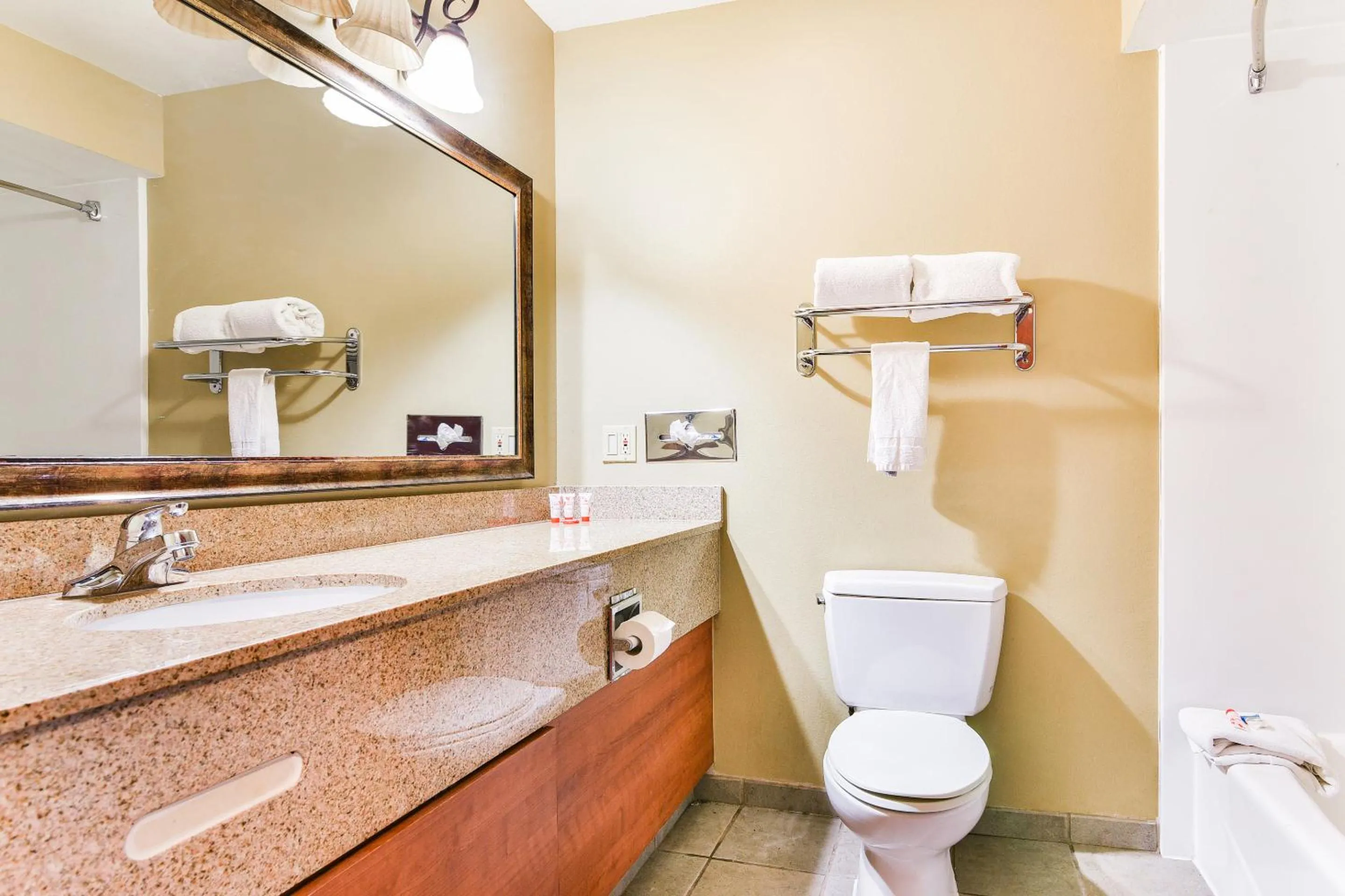 Bathroom in OYO Townhouse Oklahoma City Airport