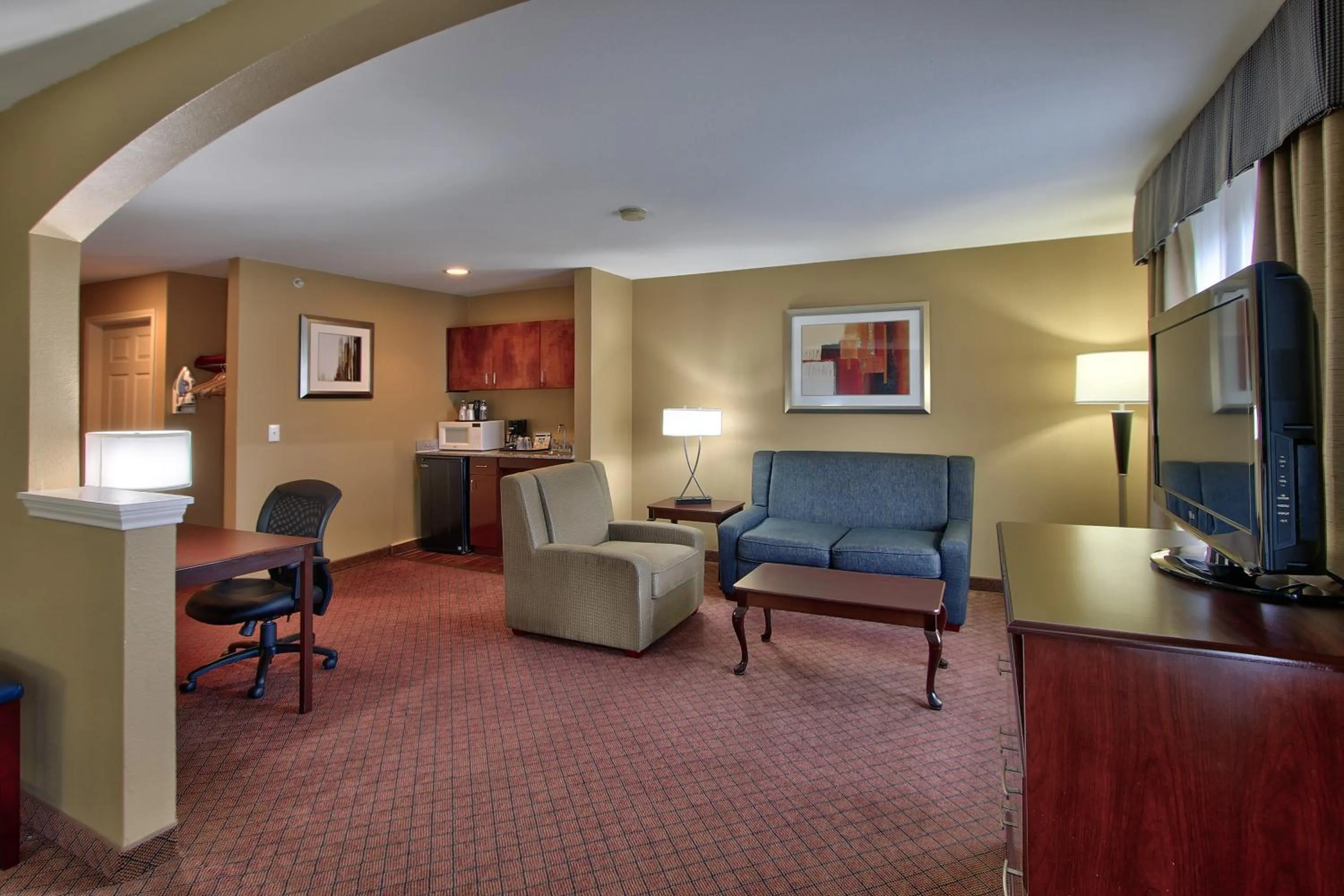 Living room in Holiday Inn Express Hotel & Suites Houston-Downtown Convention Center by IHG