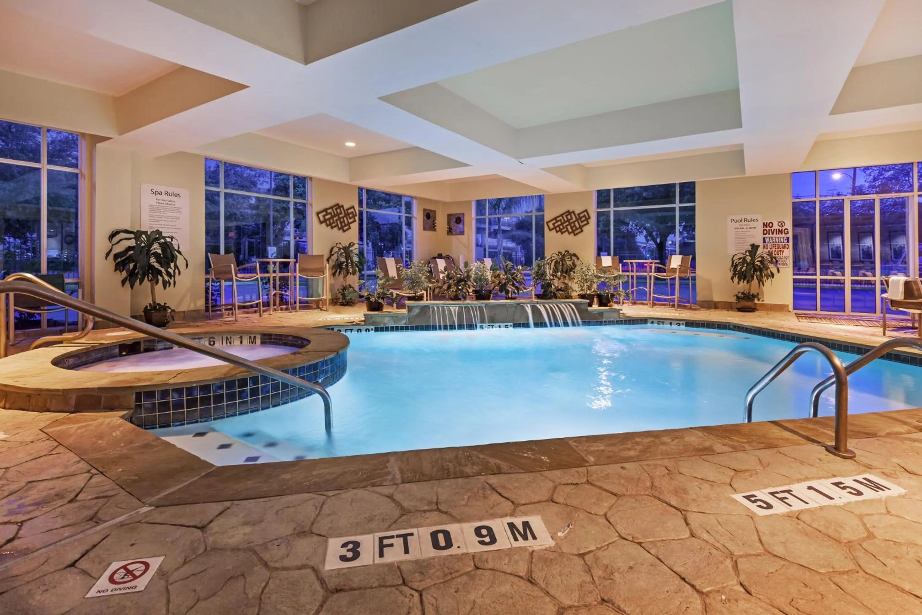 Swimming pool in Holiday Inn Express Hotel & Suites Houston-Downtown Convention Center by IHG