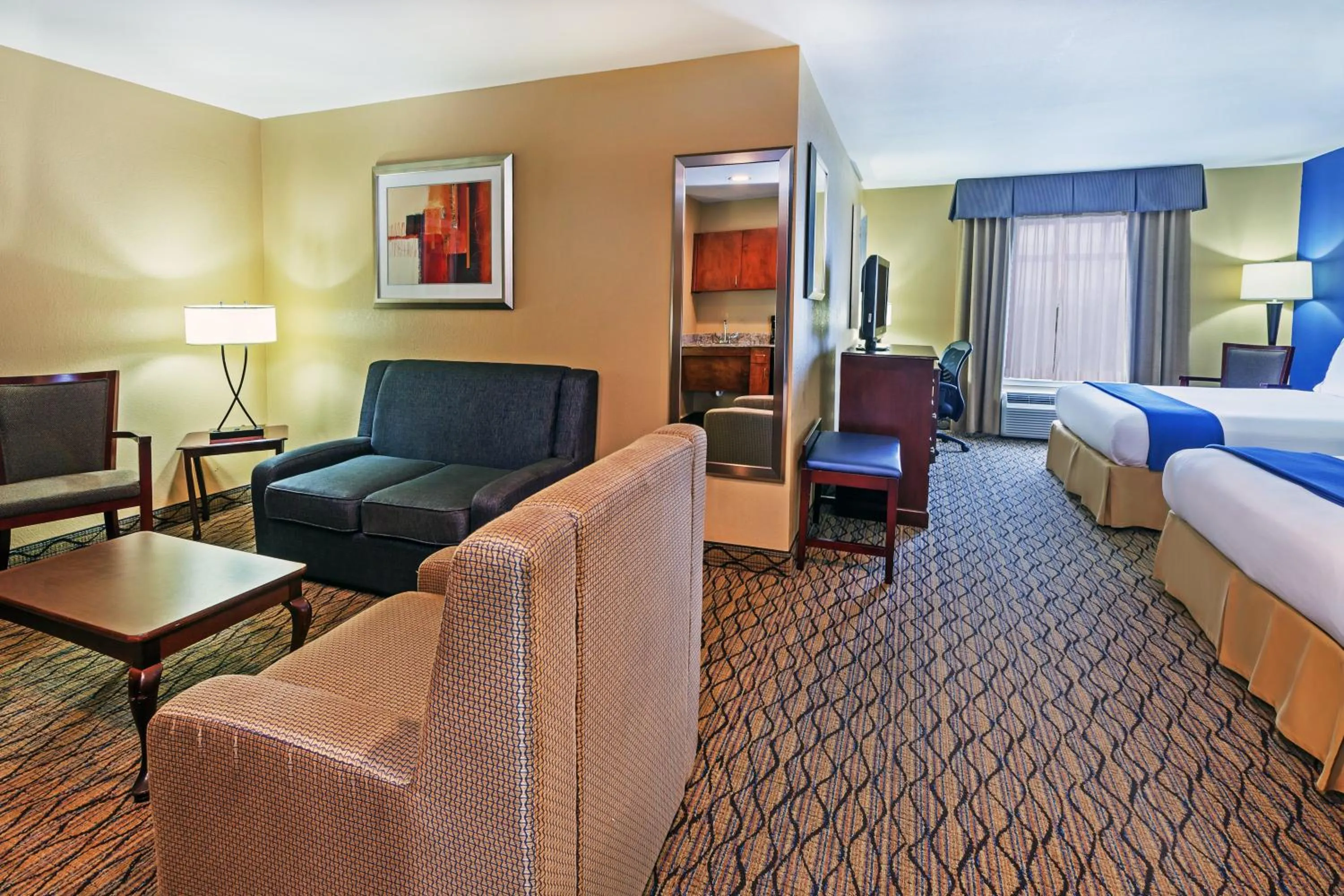 Photo of the whole room, Bed in Holiday Inn Express Hotel & Suites Houston-Downtown Convention Center by IHG