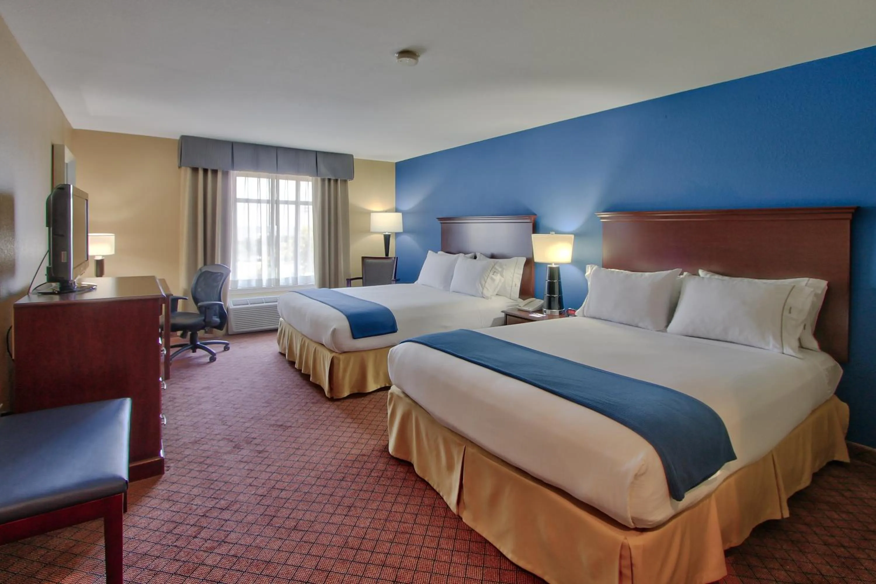 Bedroom, Bed in Holiday Inn Express Hotel & Suites Houston-Downtown Convention Center by IHG
