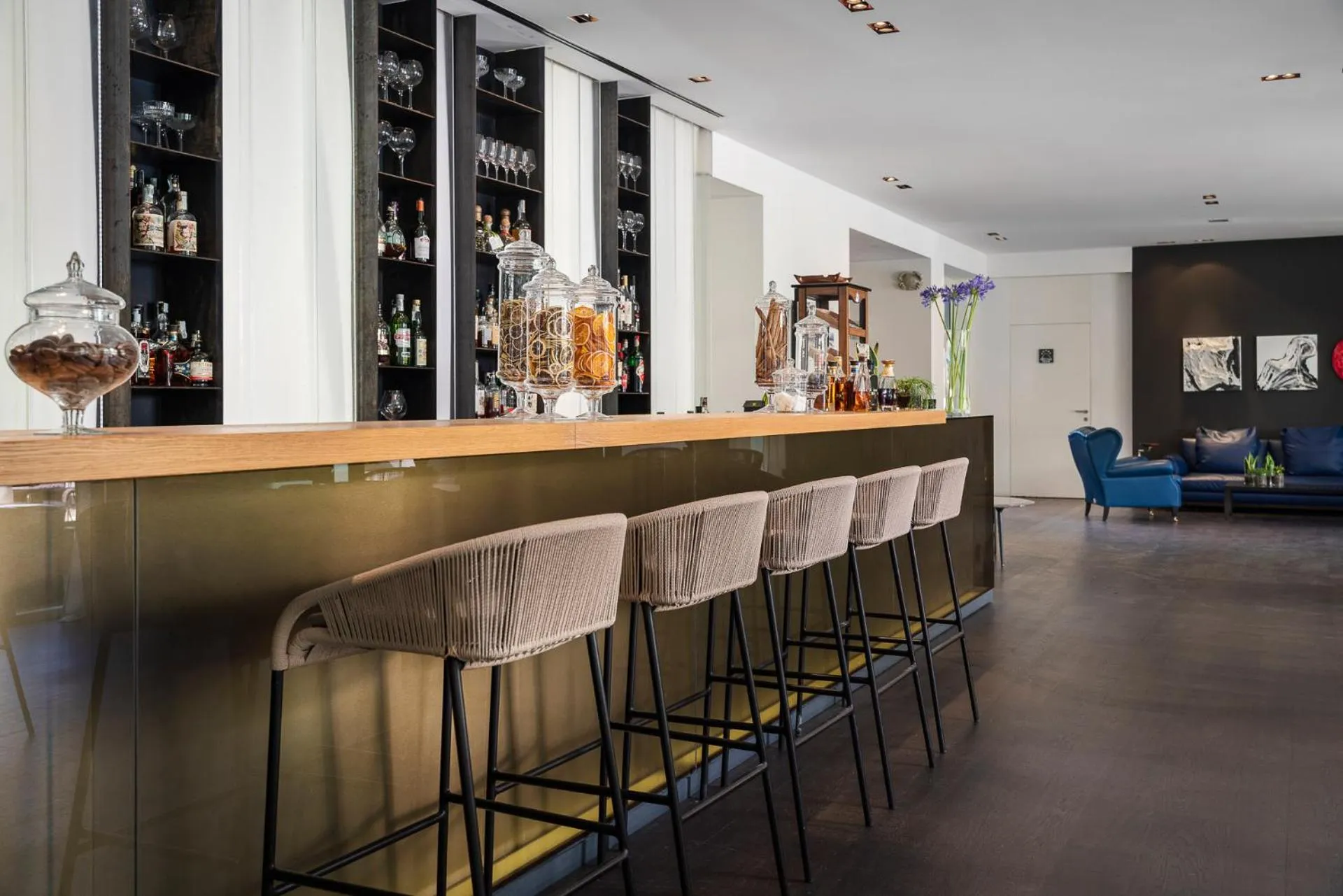 Lounge or bar in MarePineta Resort