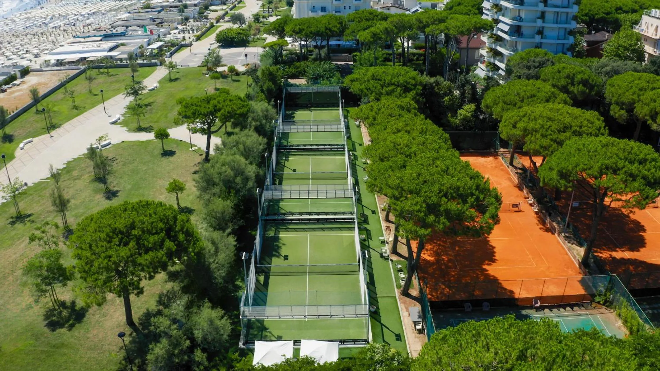 Tennis court in MarePineta Resort