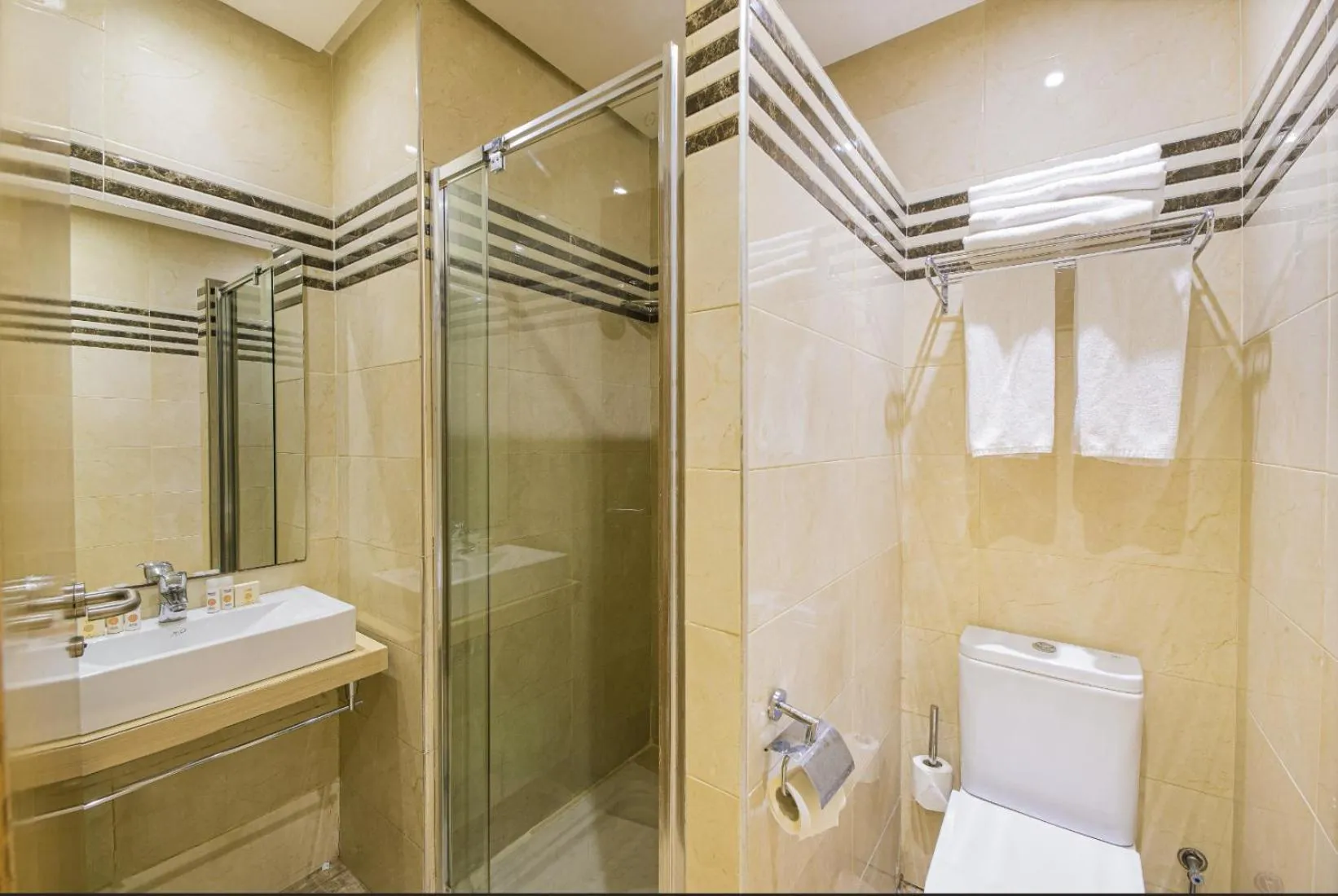 Shower in Melliber Appart Hotel