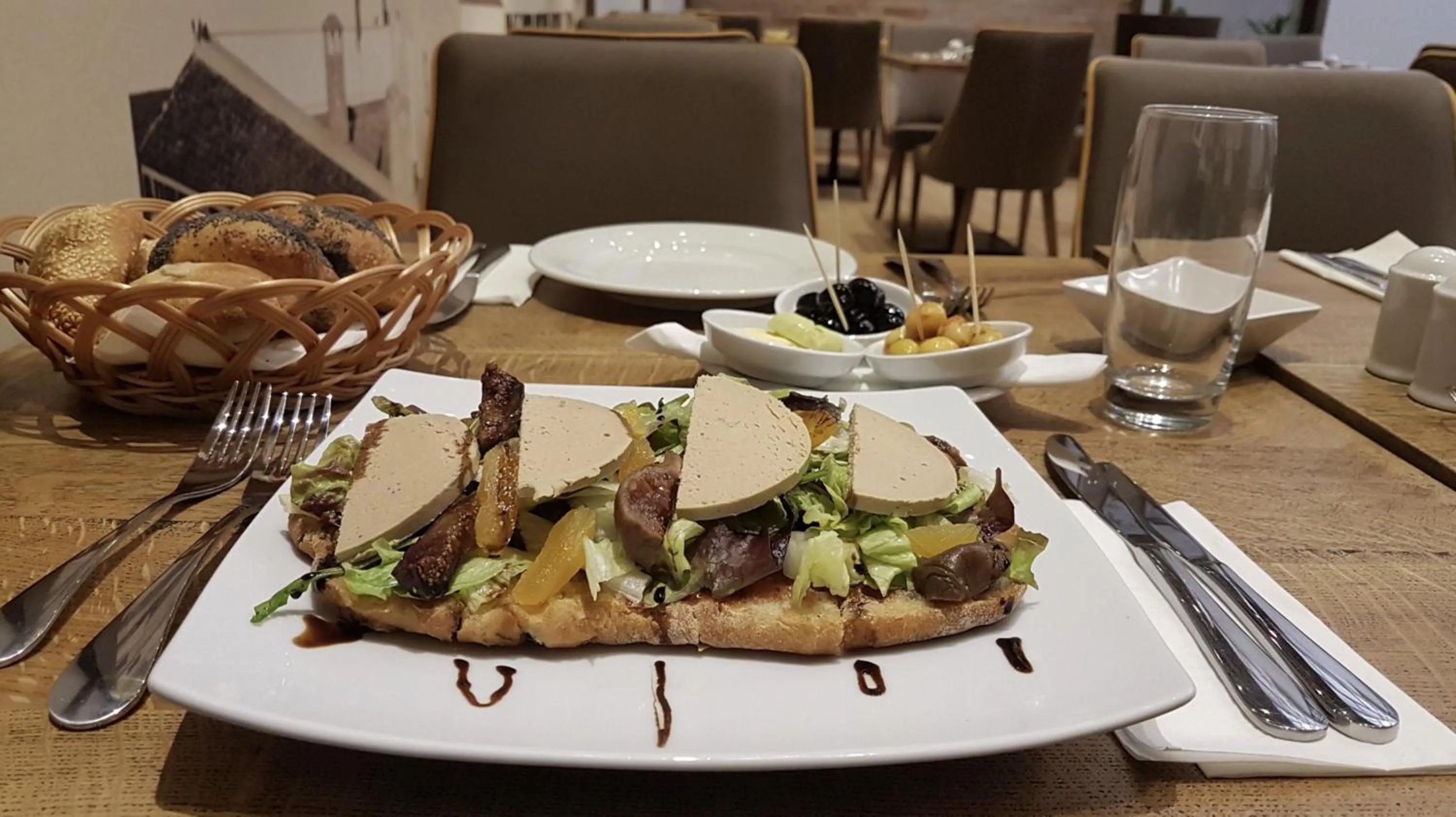 Restaurant/places to eat in Melliber Appart Hotel