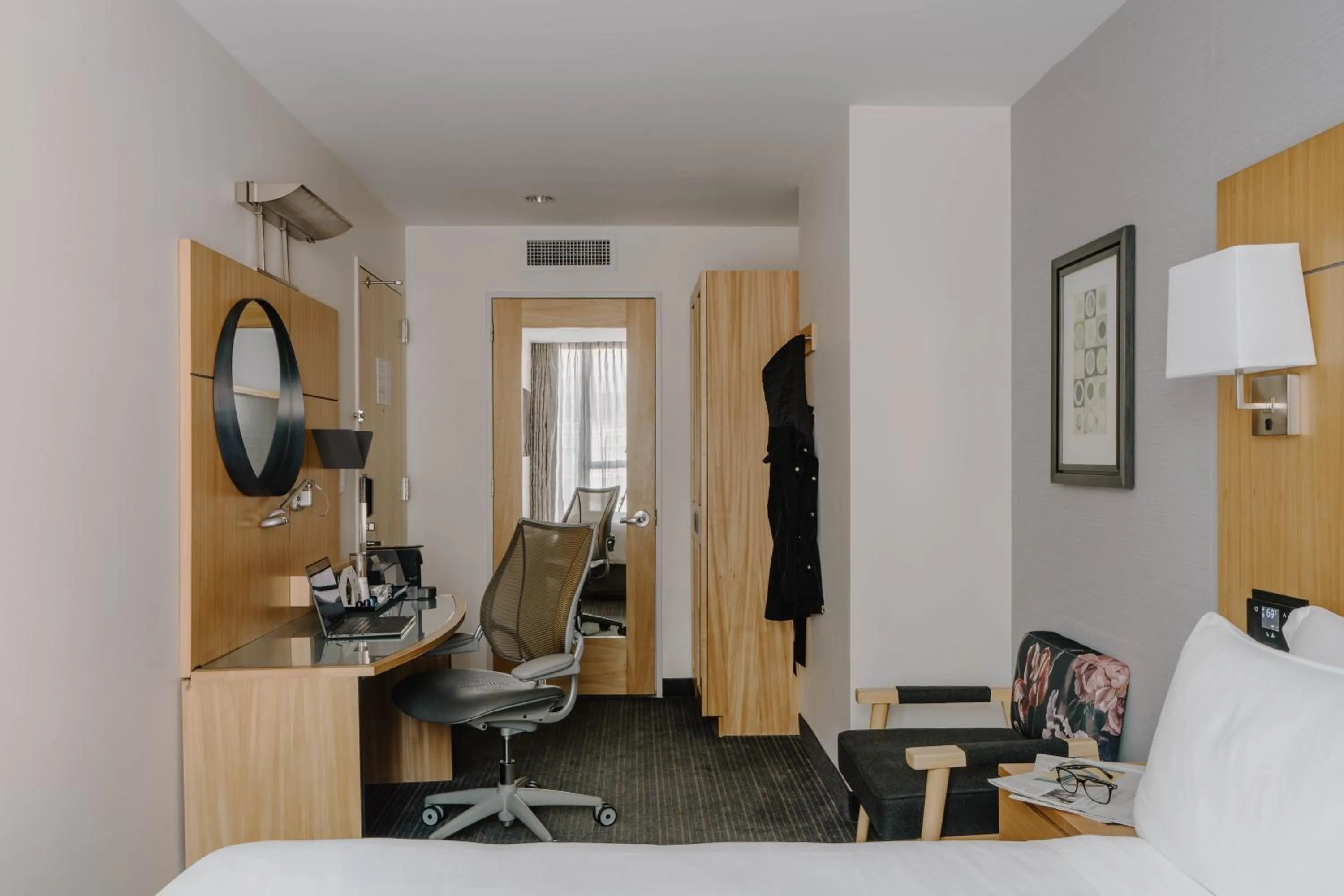 Bedroom, Bed in World Center Hotel