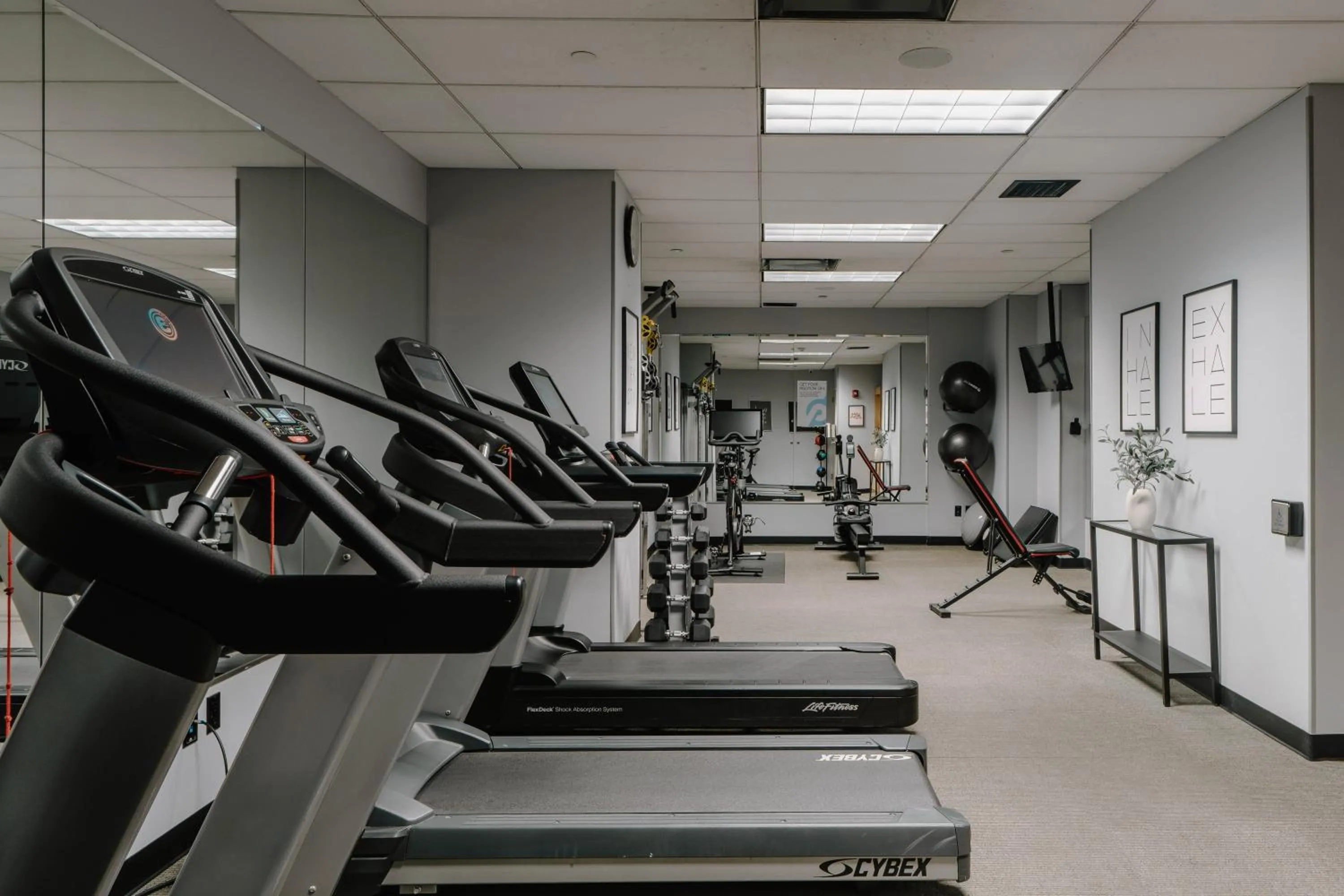 Fitness centre/facilities in World Center Hotel