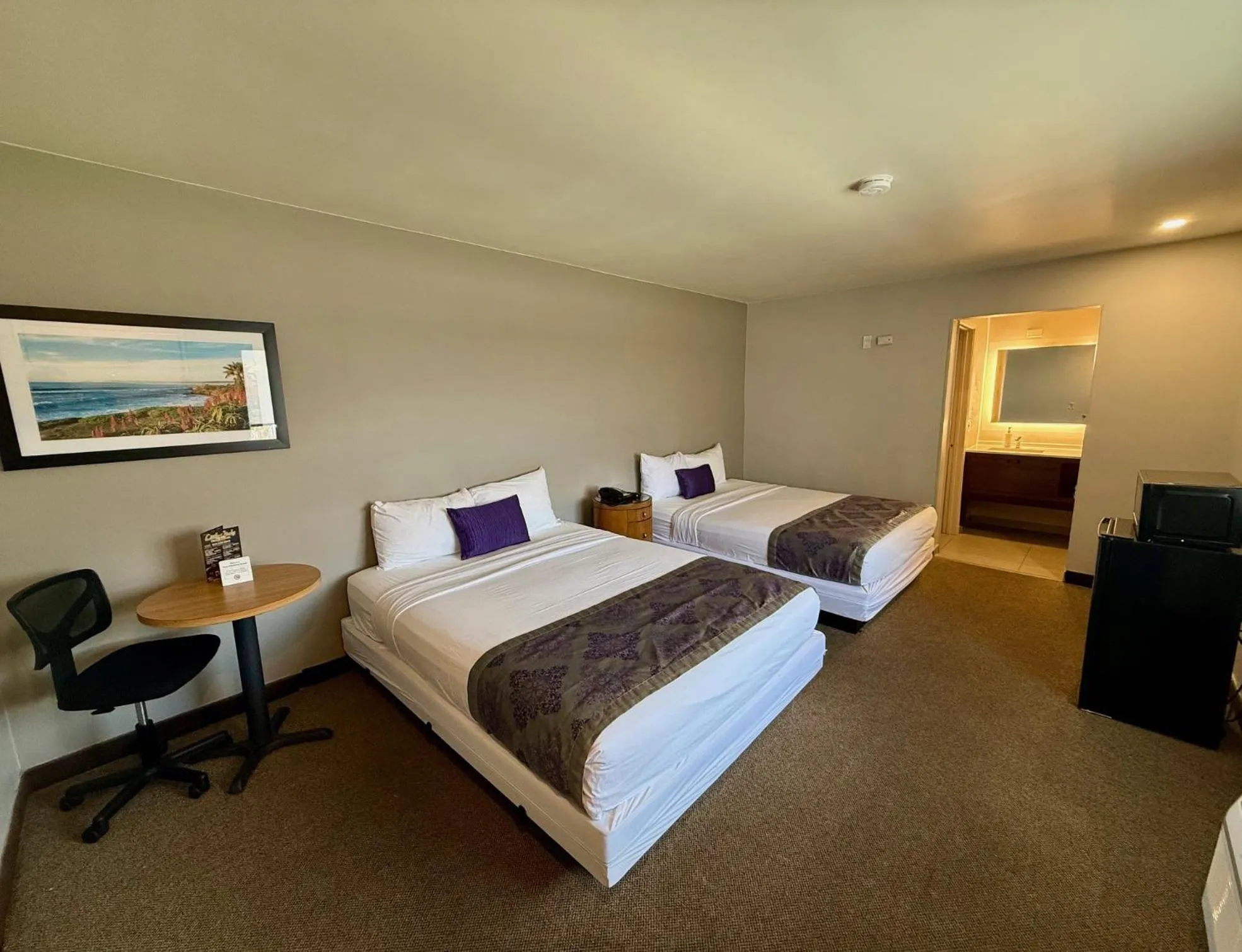 Bedroom, Bed in Heritage Inn San Diego