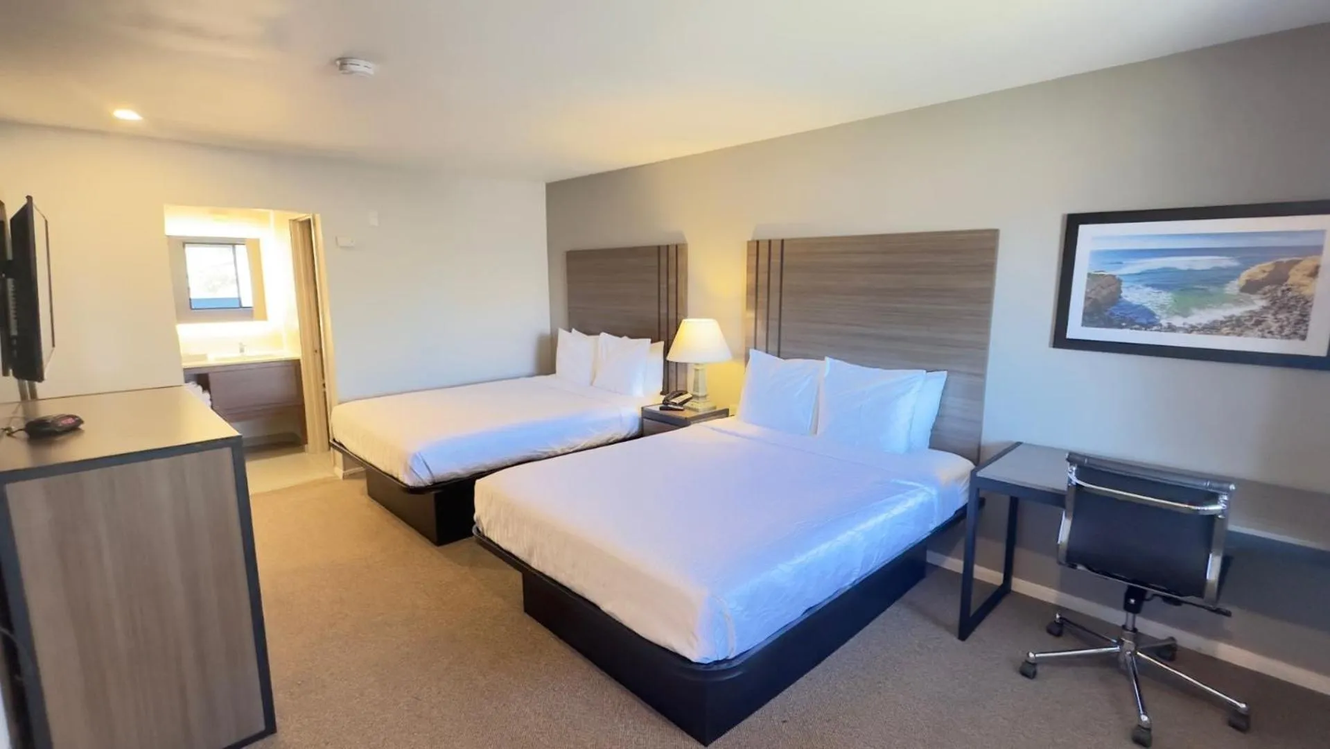 View (from property/room), Bed in Heritage Inn San Diego