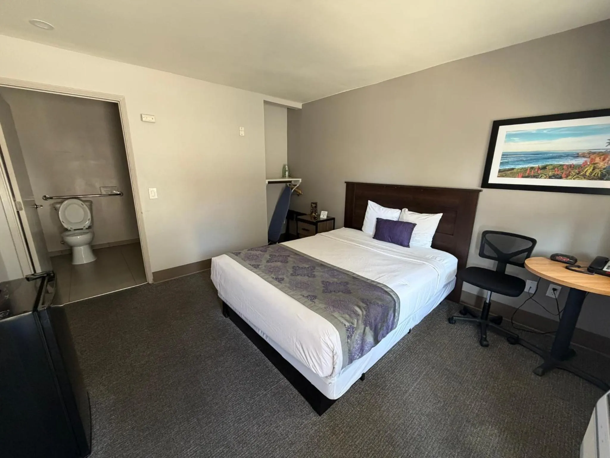 Guests, Bed in Heritage Inn San Diego