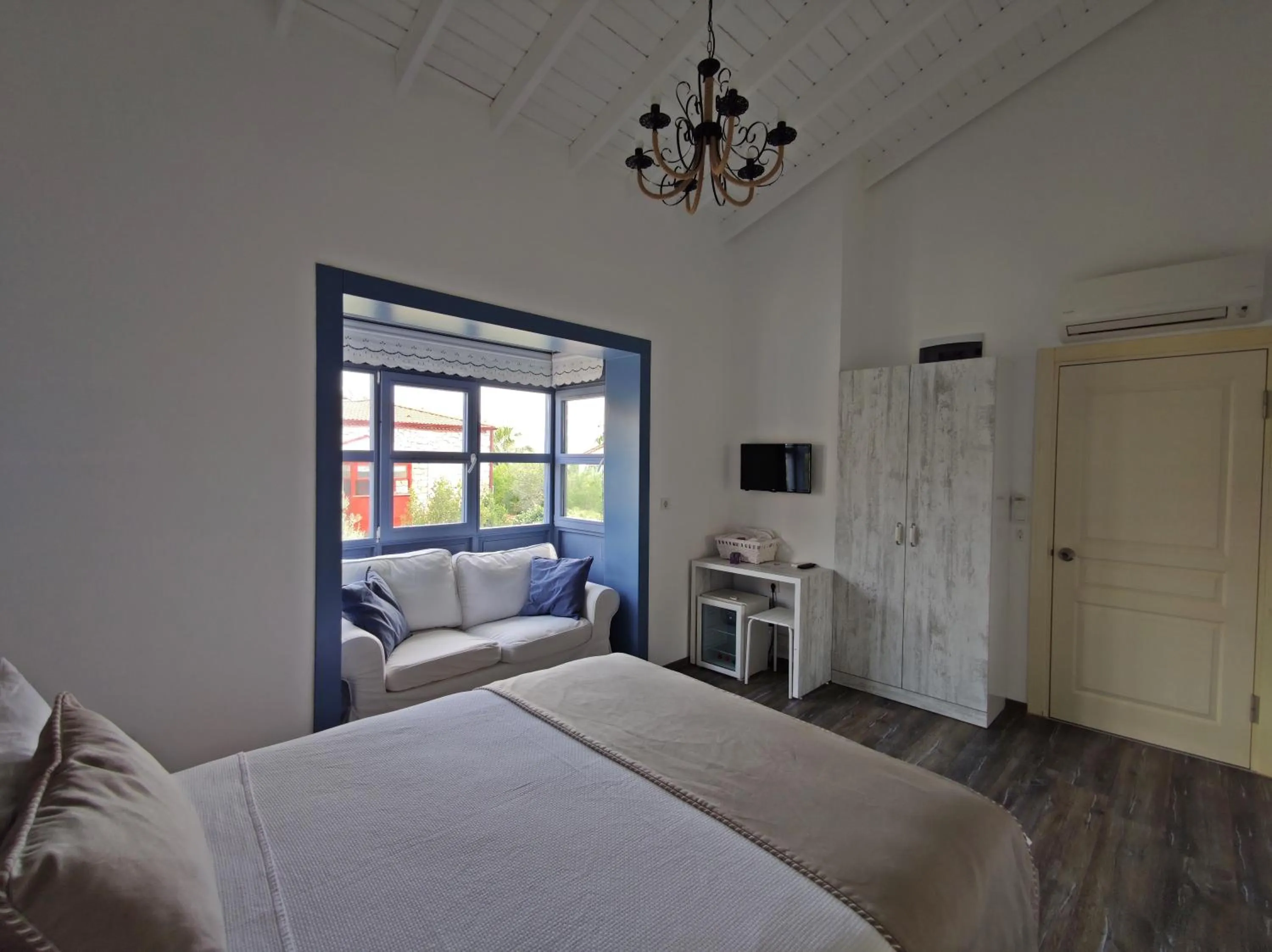 Photo of the whole room, Bed in Faro Alacati
