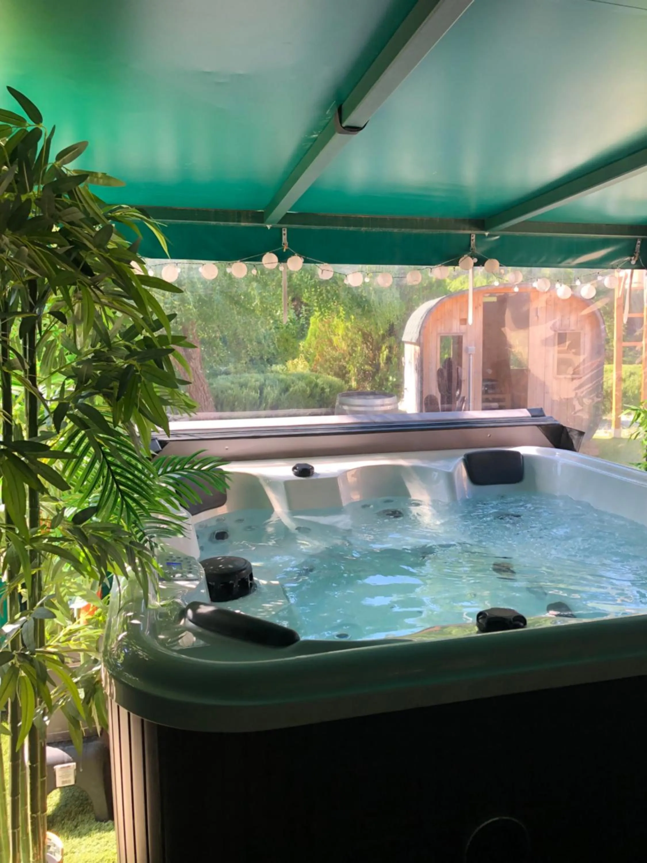 Swimming pool in Logis Hôtel & Spa Déjeunez Sous L'Arbre