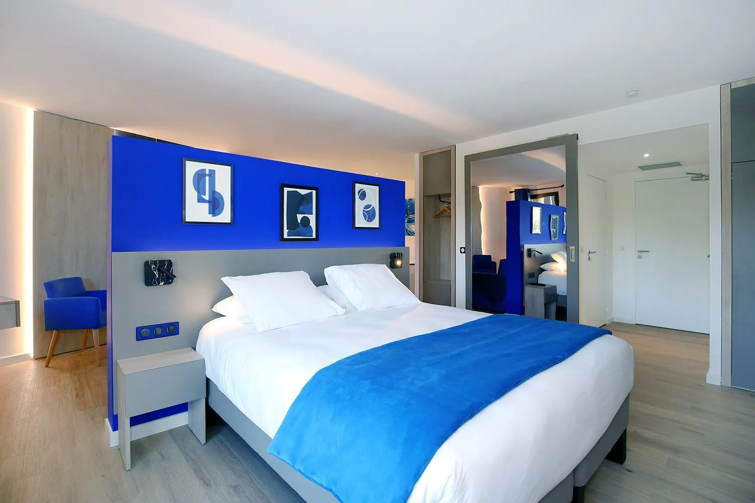 Photo of the whole room, Bed in Logis Hôtel & Spa Déjeunez Sous L'Arbre