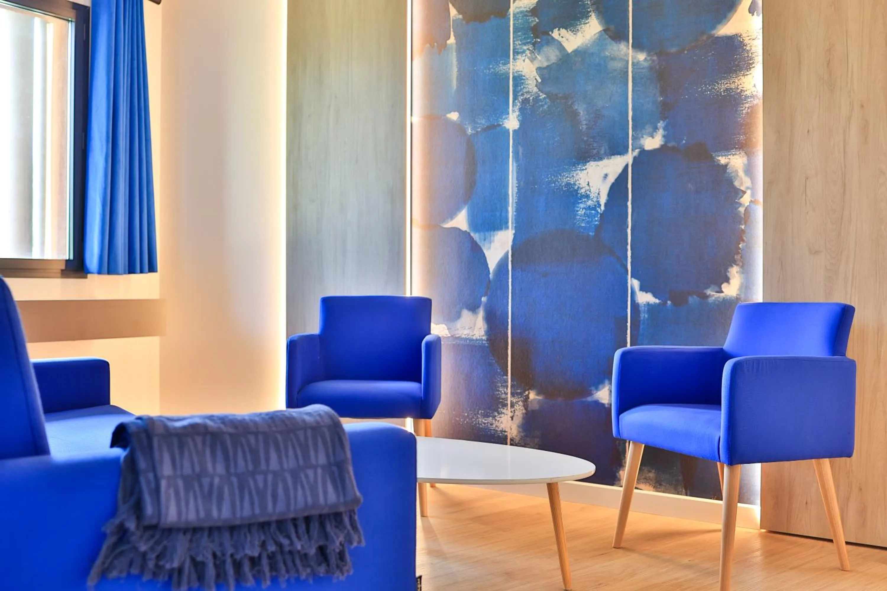 Seating area in Logis Hôtel & Spa Déjeunez Sous L'Arbre