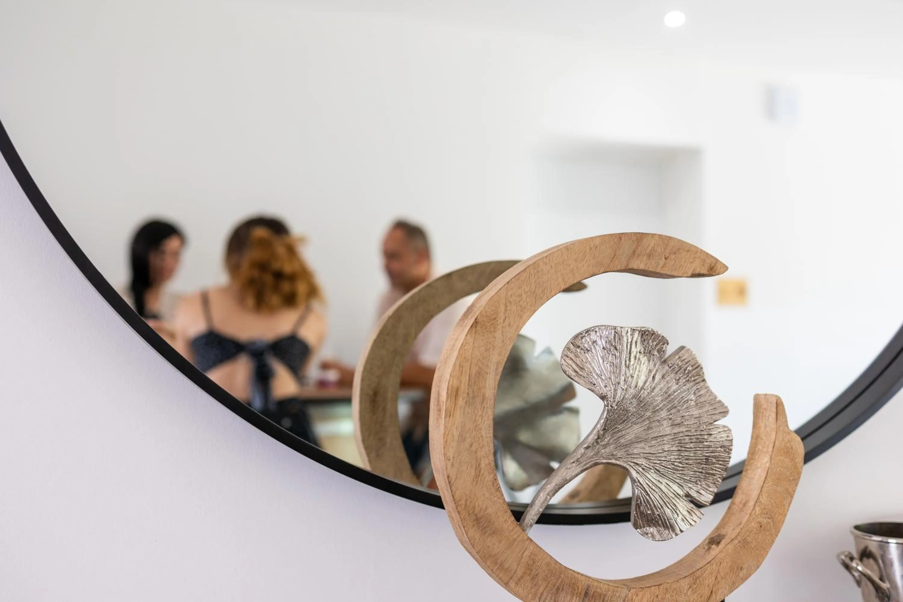 People in Logis Hôtel & Spa Déjeunez Sous L'Arbre