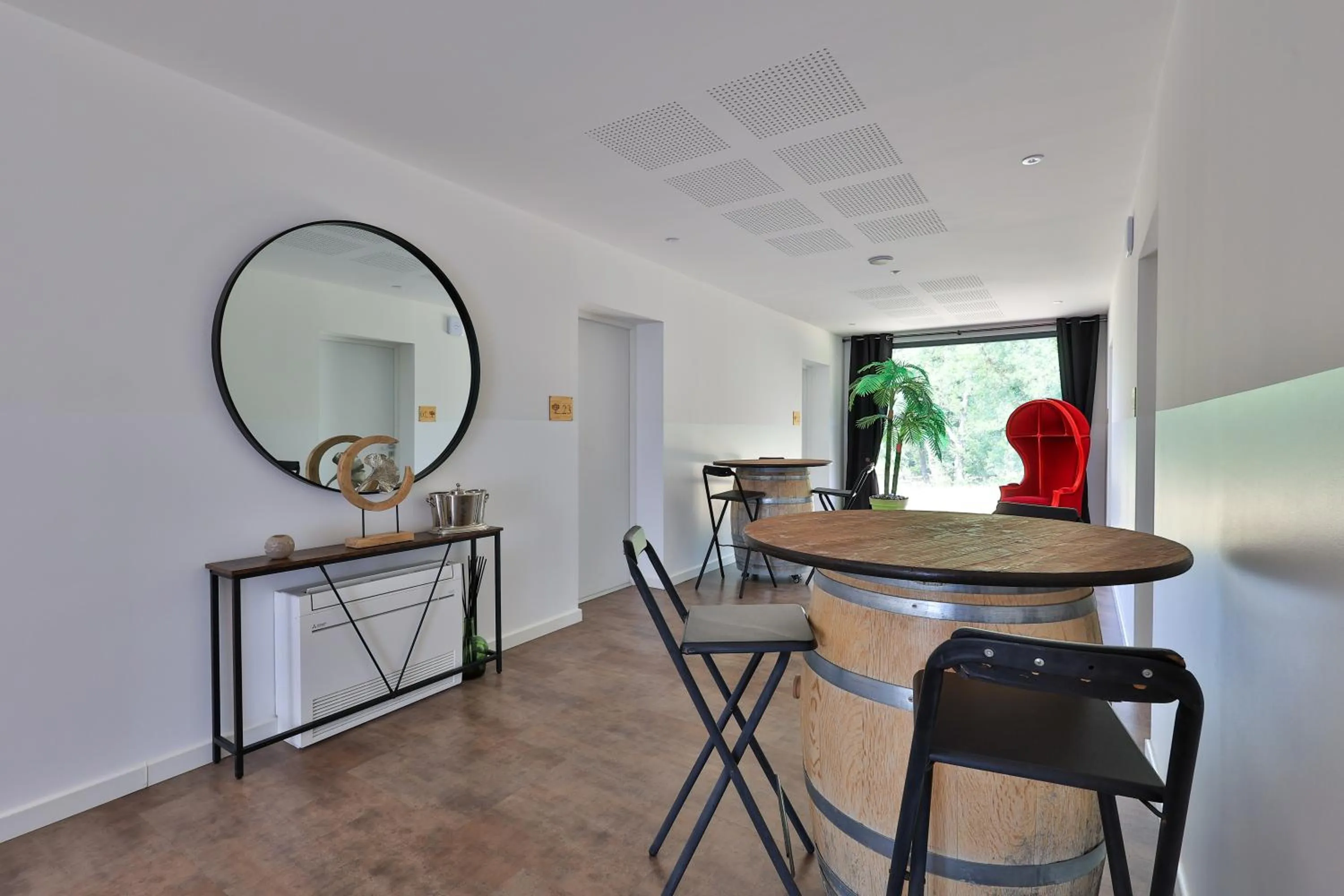 Seating area in Logis Hôtel & Spa Déjeunez Sous L'Arbre