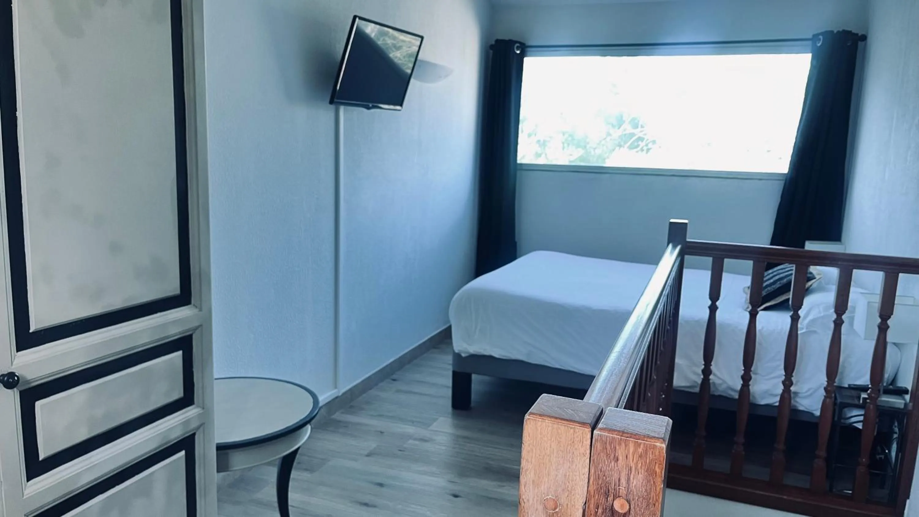 Bed in Logis Hôtel & Spa Déjeunez Sous L'Arbre