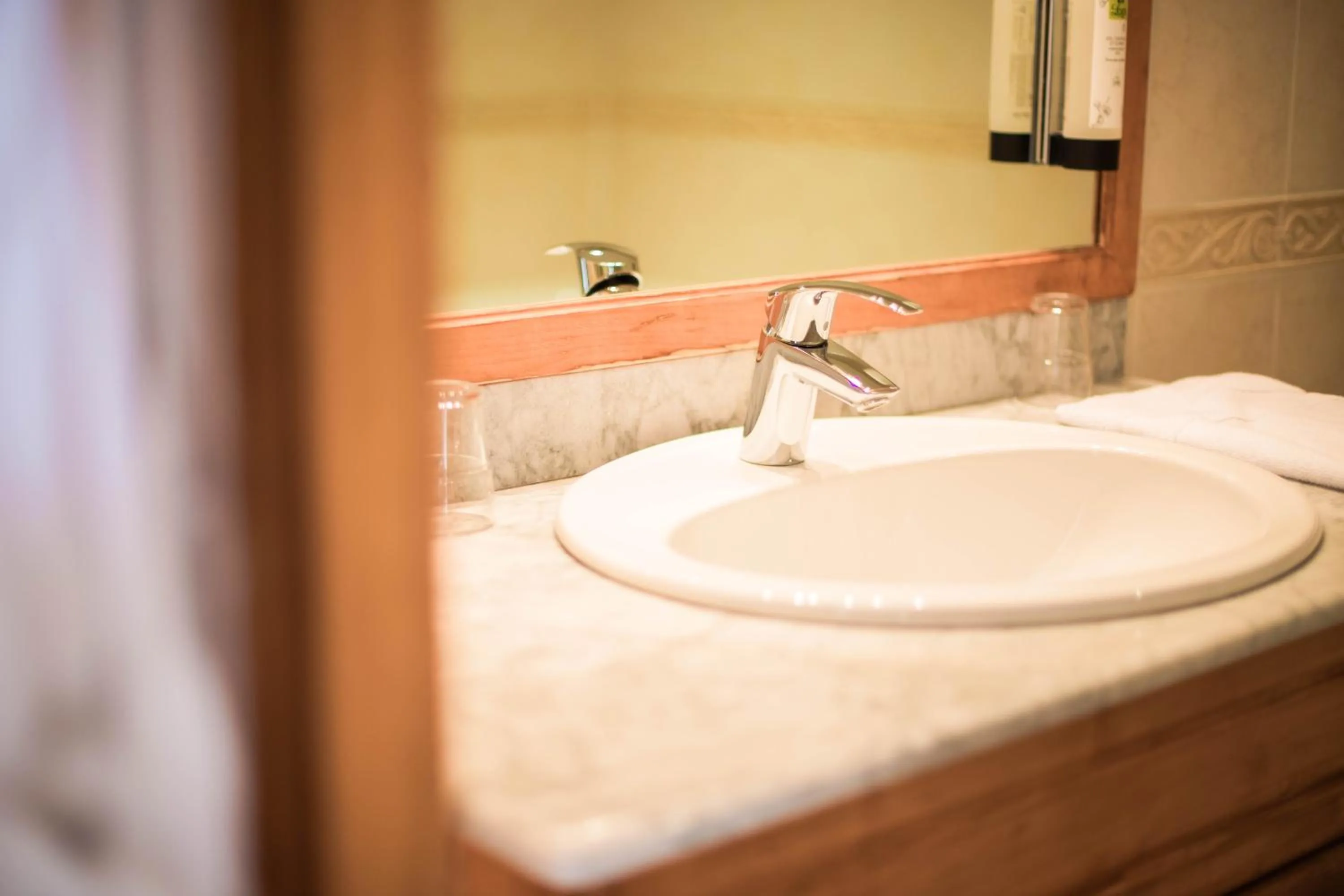 Logis Hôtel & Restaurant d'Angleterre