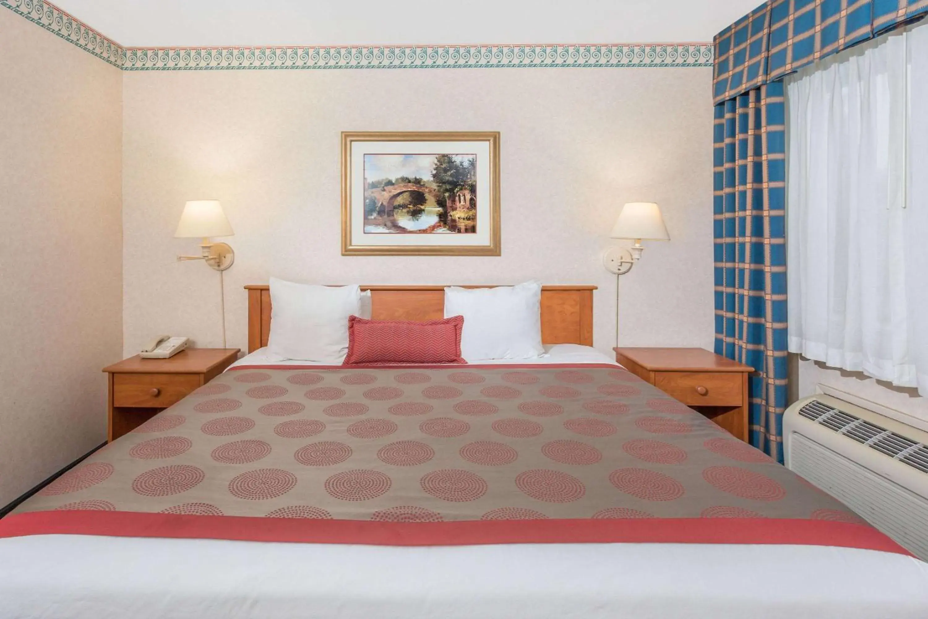 King Room with Jacuzzi - Non-Smoking in Ramada by Wyndham Kent Seattle Area King Room with Jacuzzi - Non-Smoking in Ramada by Wyndham Kent Seattle Area