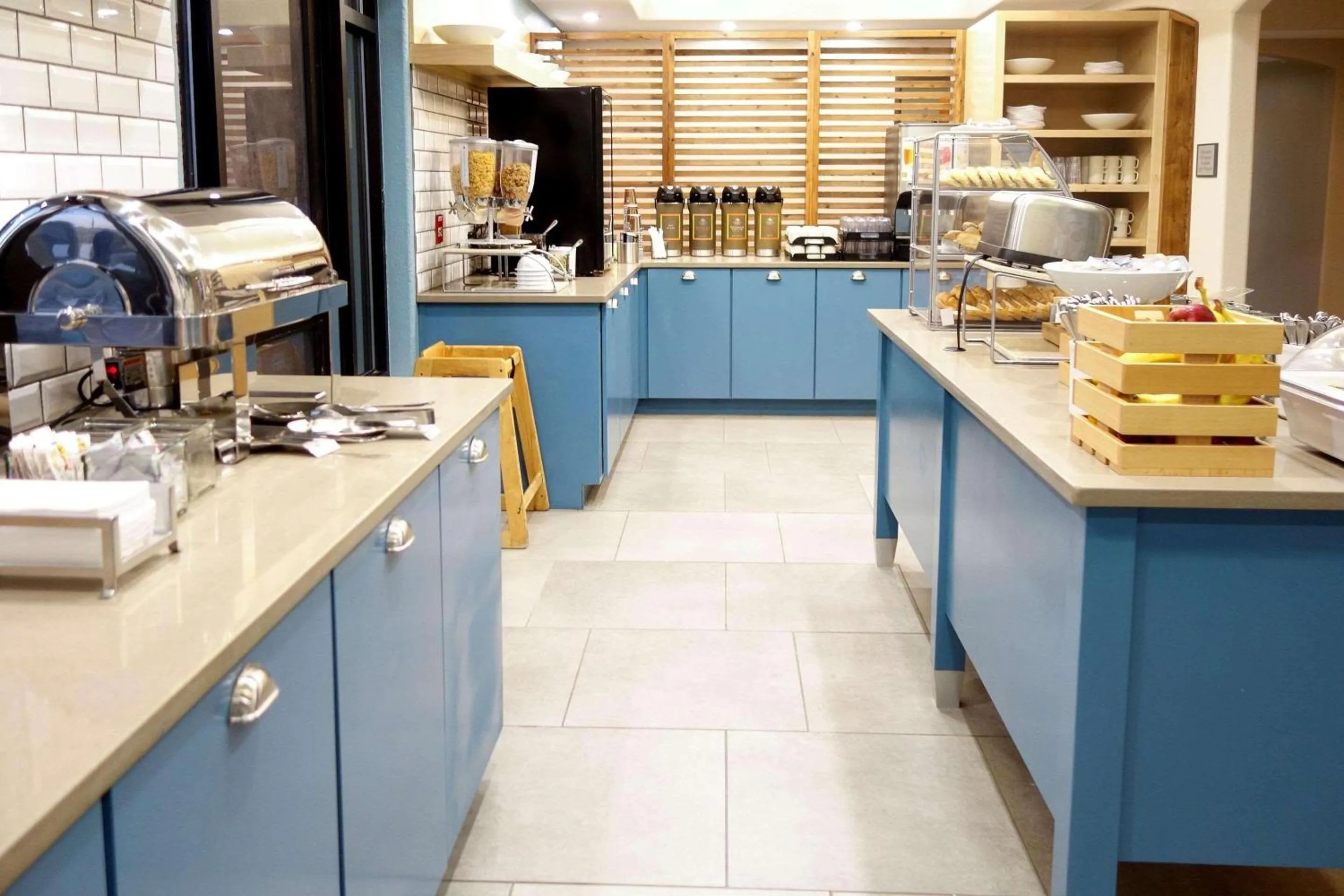 Breakfast in Country Inn & Suites by Radisson, Houston Northwest, TX