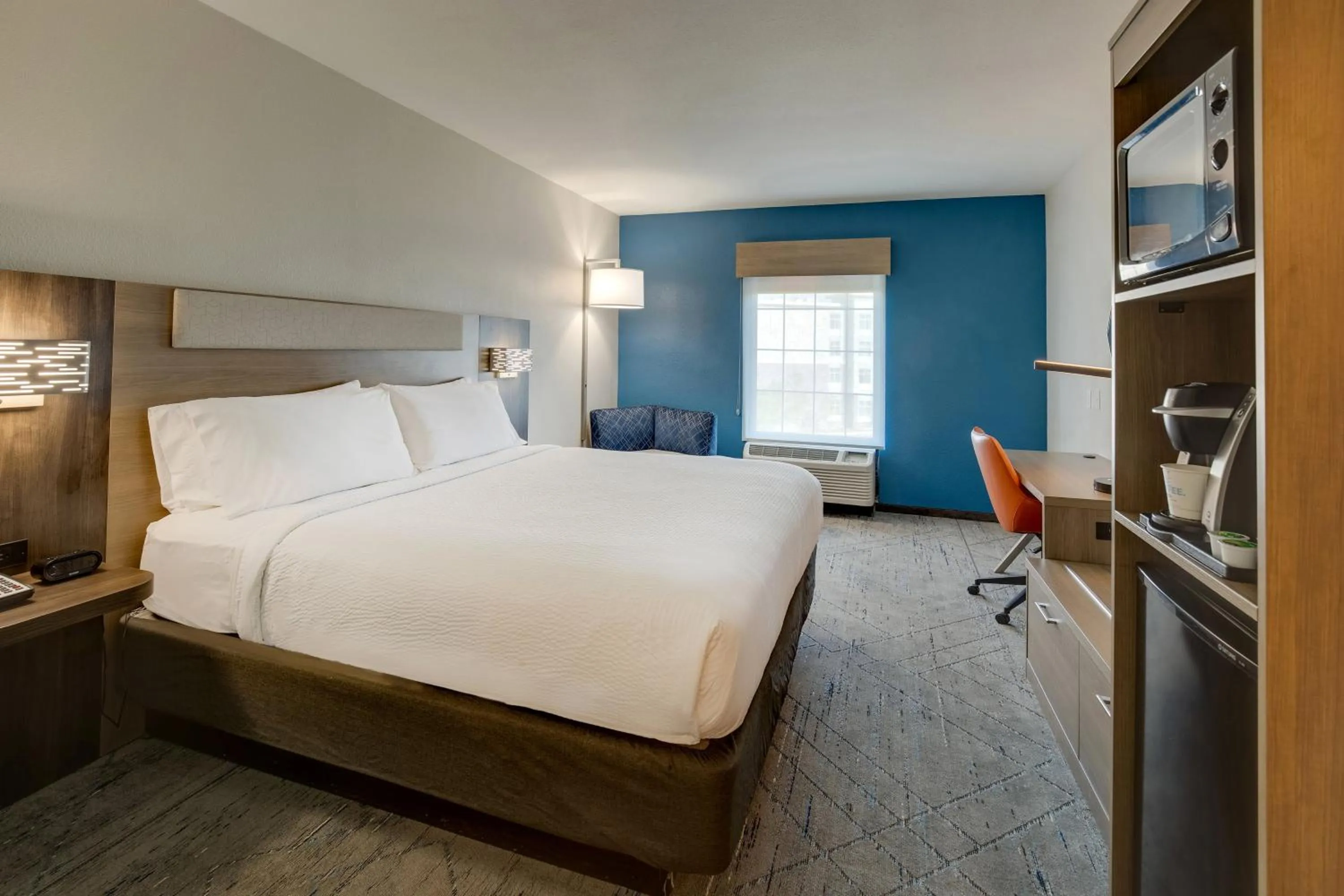Photo of the whole room, Bed in Holiday Inn Express I-95 Capitol Beltway - Largo by IHG
