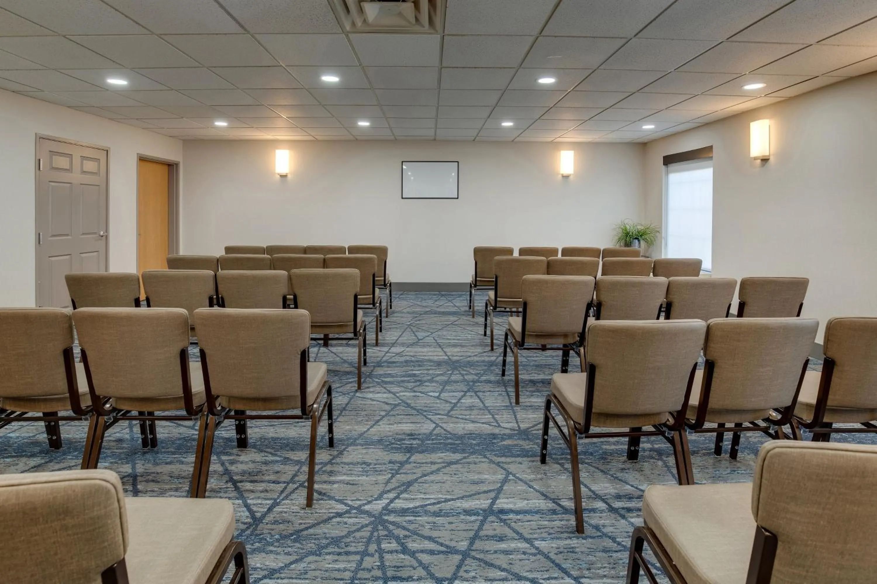 Meeting/conference room in Holiday Inn Express I-95 Capitol Beltway - Largo by IHG