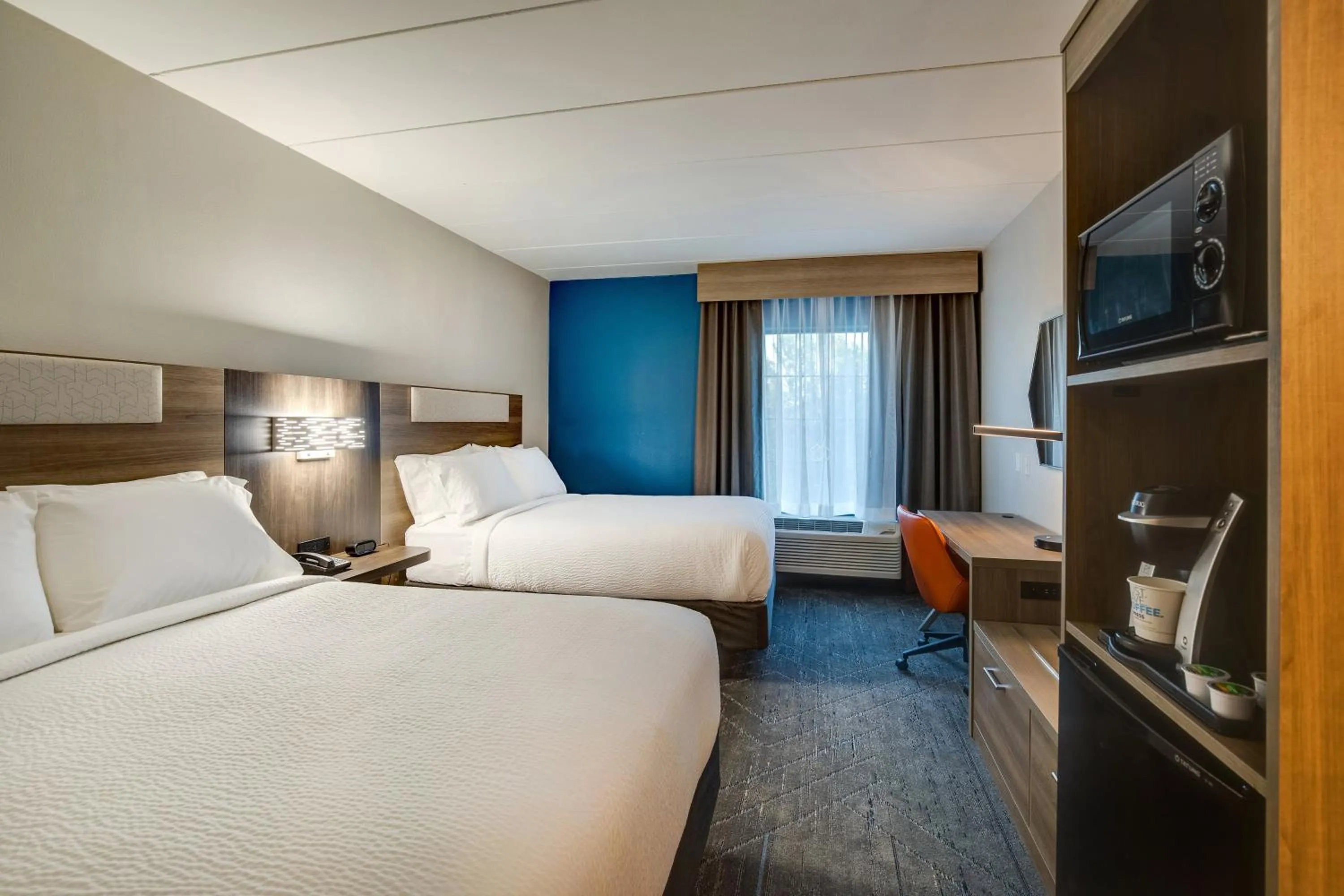 Photo of the whole room, Bed in Holiday Inn Express I-95 Capitol Beltway - Largo by IHG