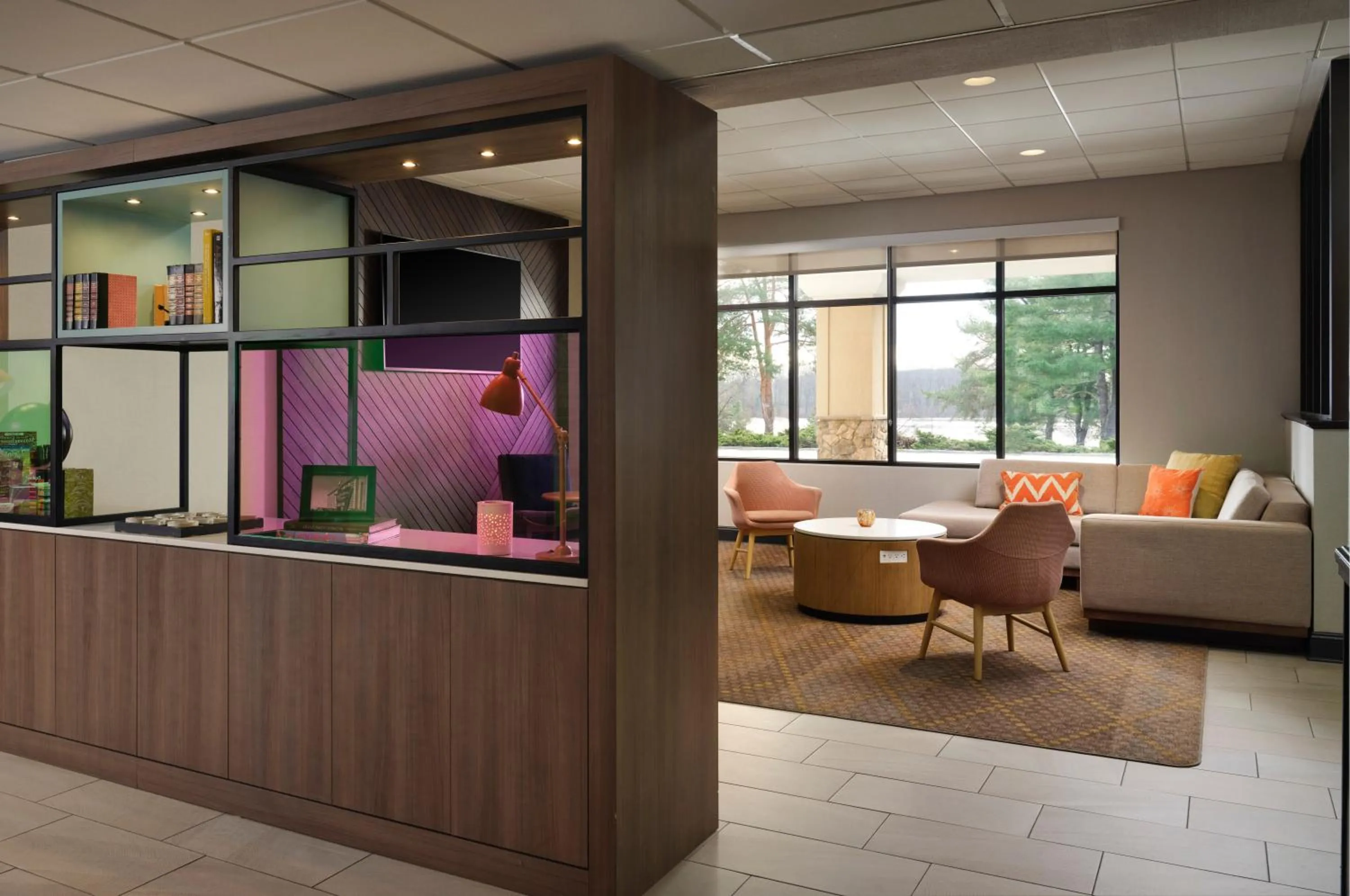 Seating area in Holiday Inn & Suites Marlborough, an IHG Hotel 