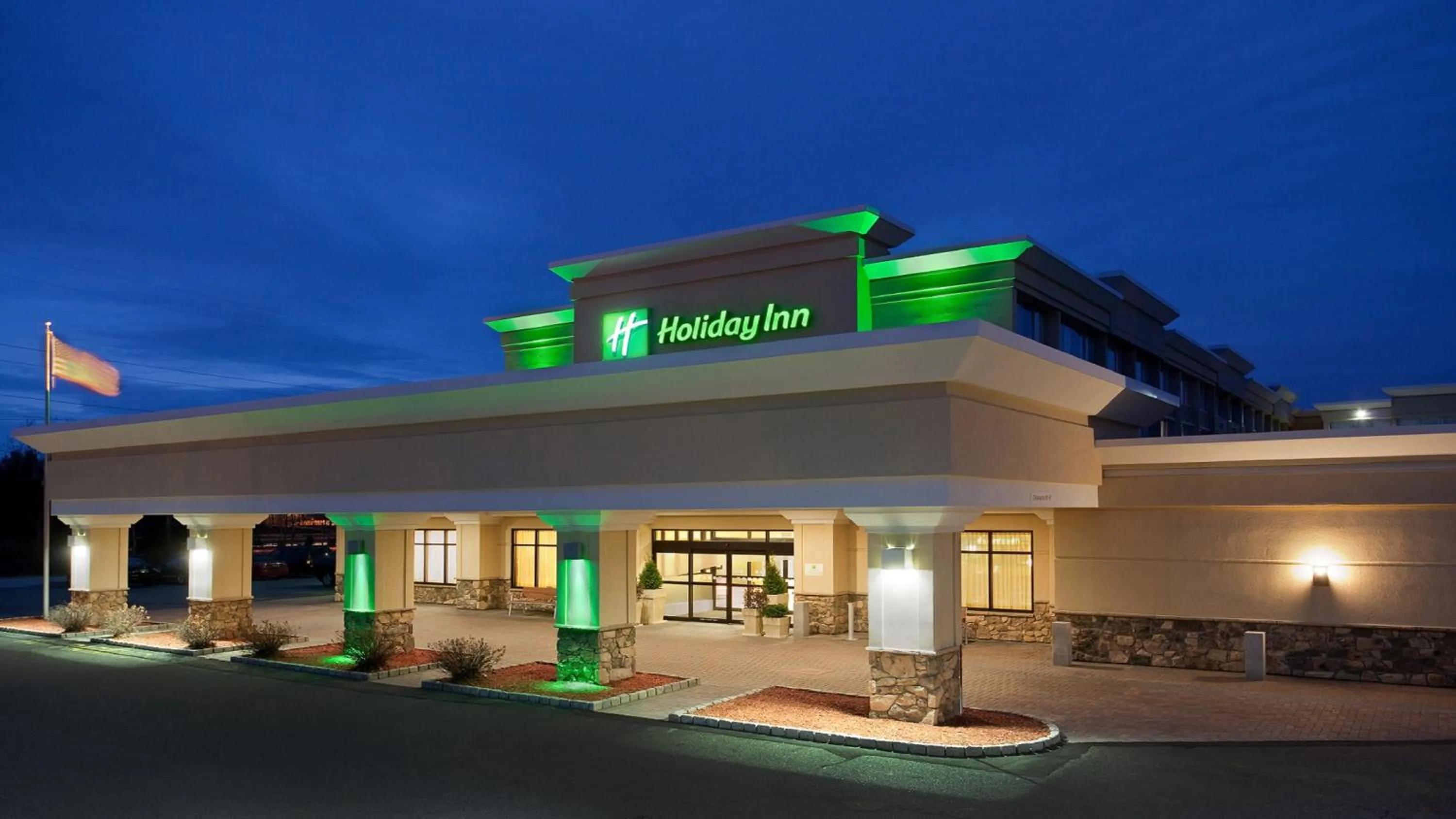 Property Building in Holiday Inn & Suites Marlborough, an IHG Hotel 