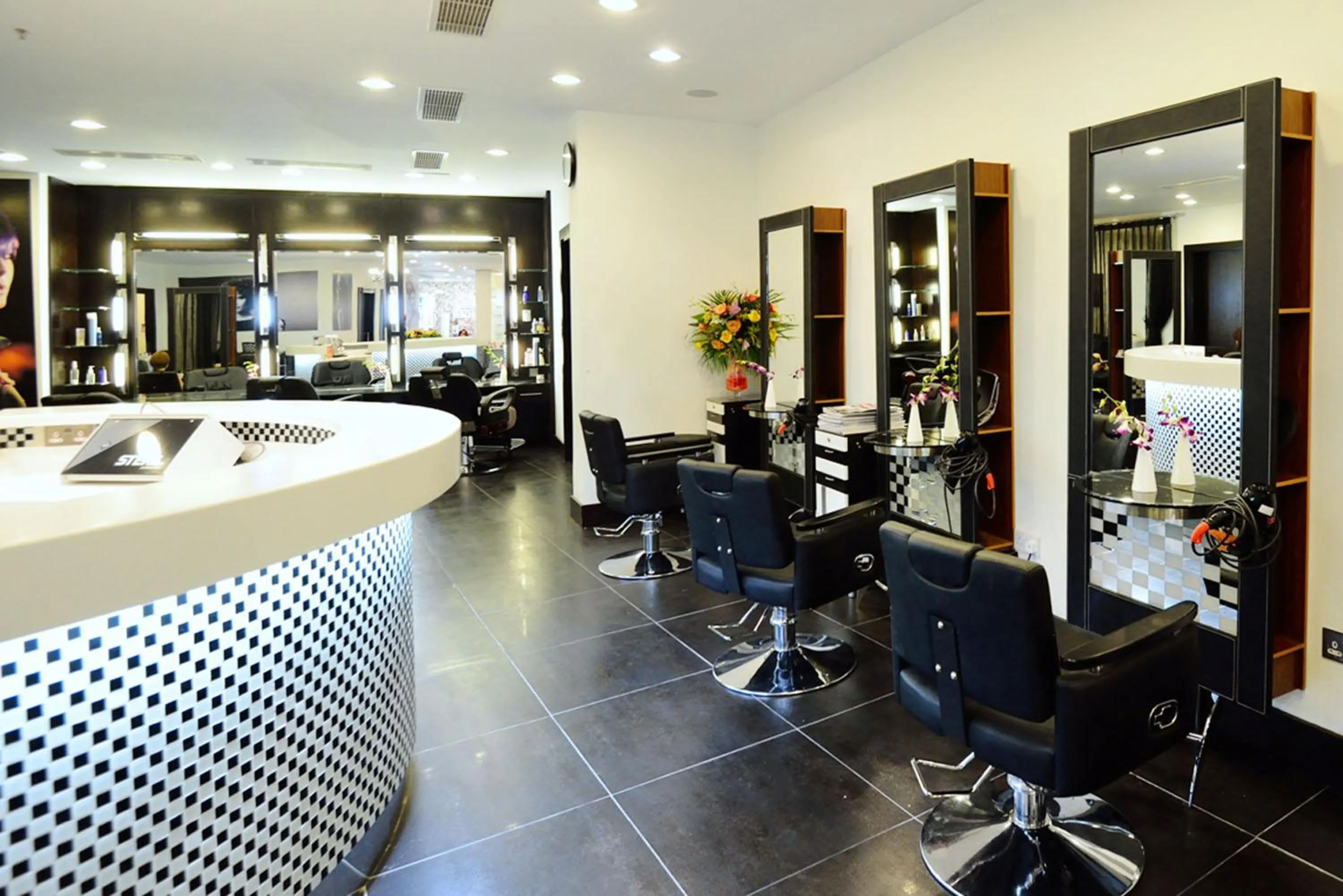 hair dresser in Holiday Villa Hotel & Residence City Centre Doha