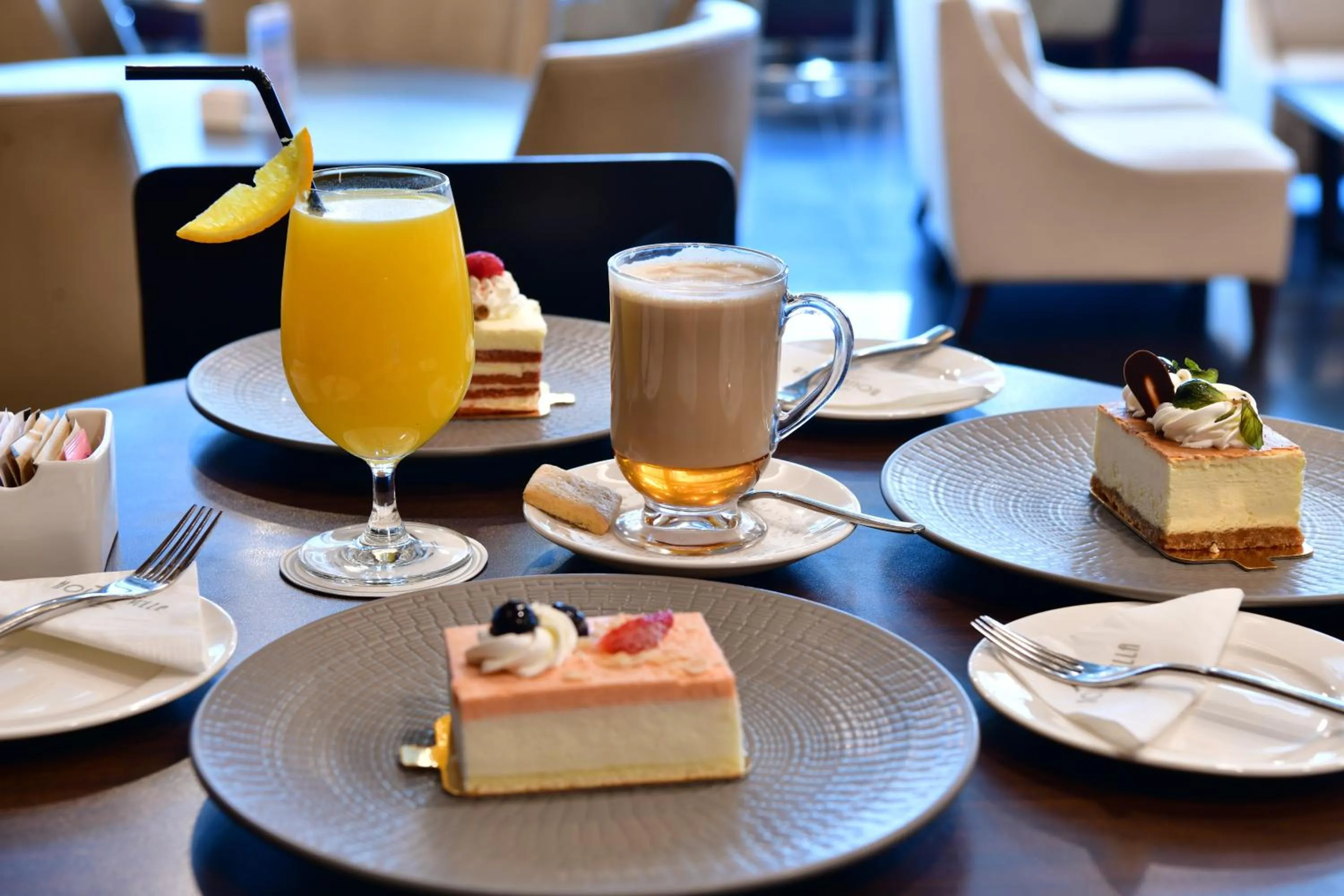 Restaurant/places to eat in Holiday Villa Hotel & Residence City Centre Doha