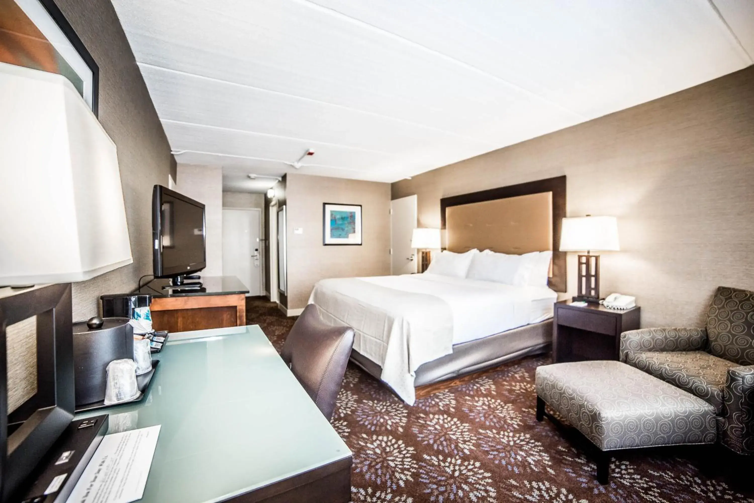 King Room - Hearing Accessible - Roll-in Shower in Holiday Inn South Kingstown-Newport Area by IHG King Room - Hearing Accessible - Roll-in Shower in Holiday Inn South Kingstown-Newport Area by IHG