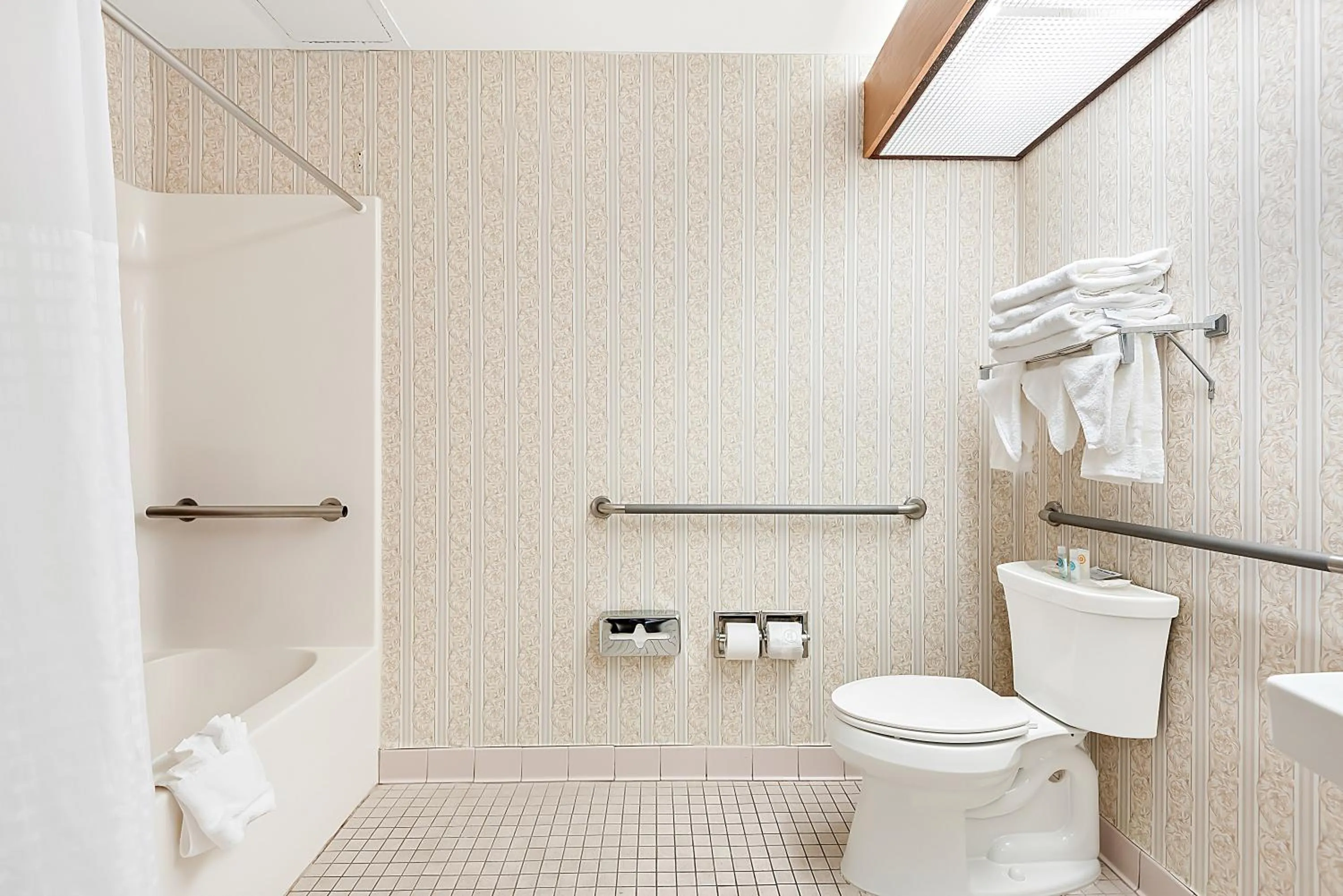 Shower in Comfort Suites New Orleans East