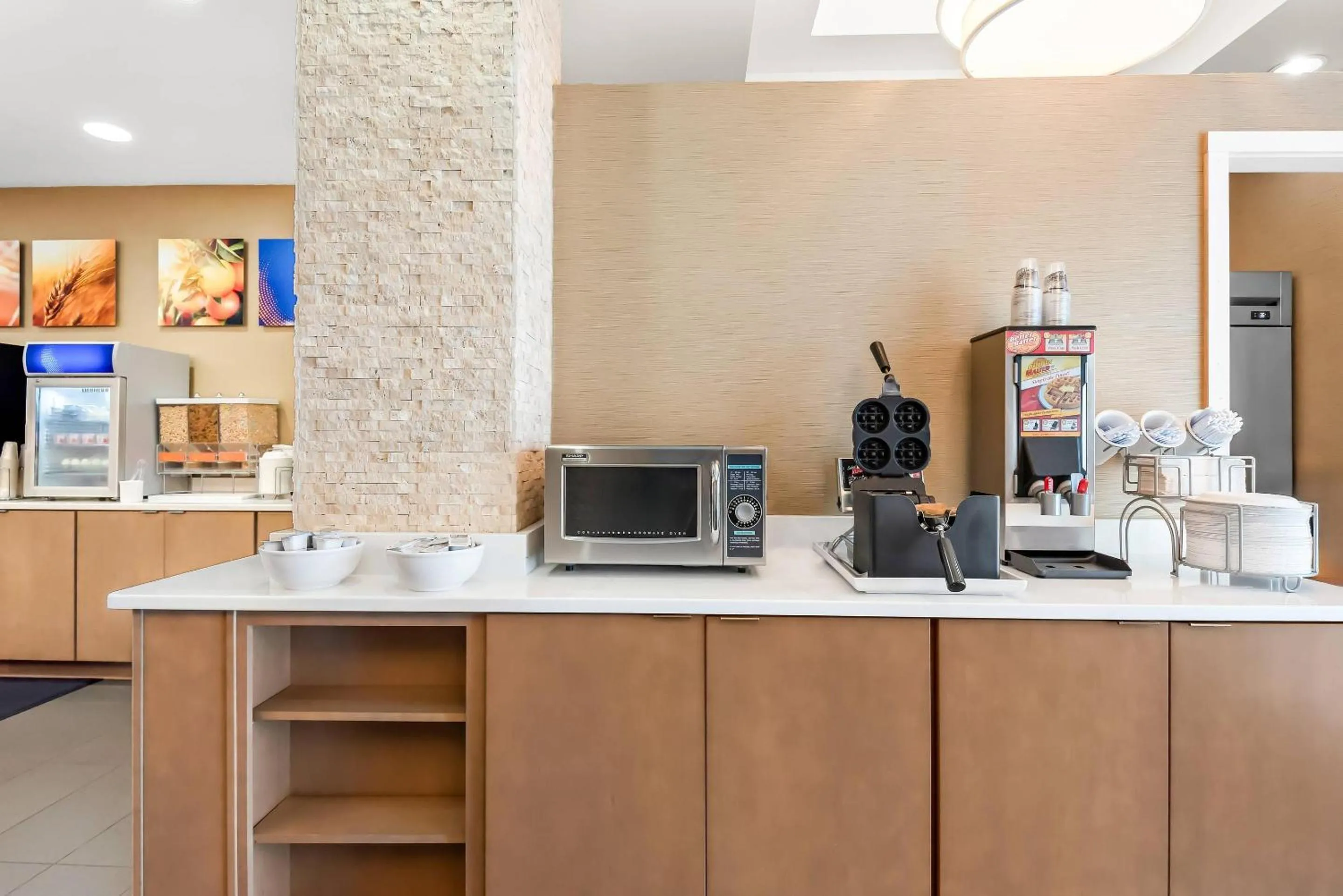 Breakfast in Comfort Suites New Orleans East