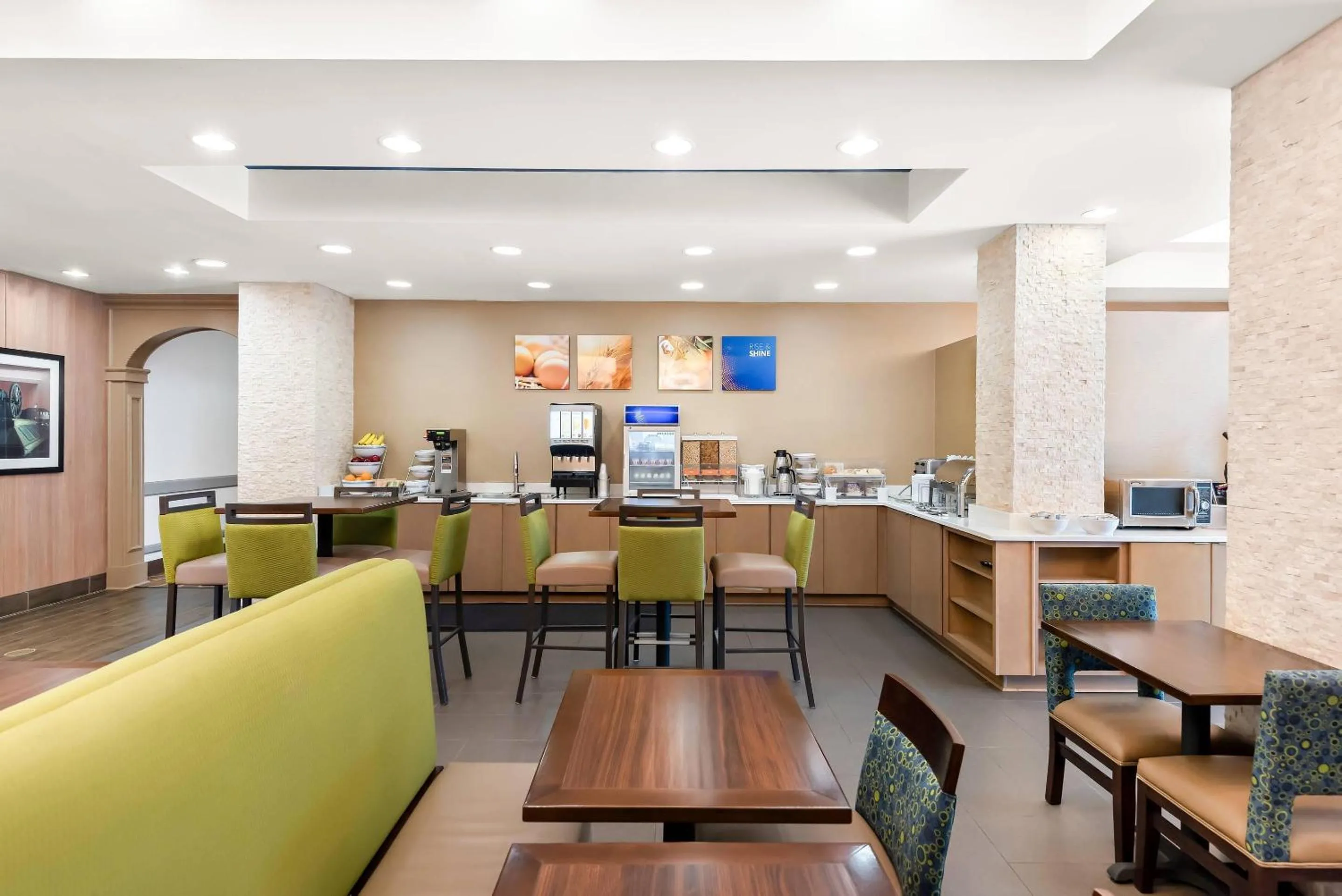 Breakfast in Comfort Suites New Orleans East