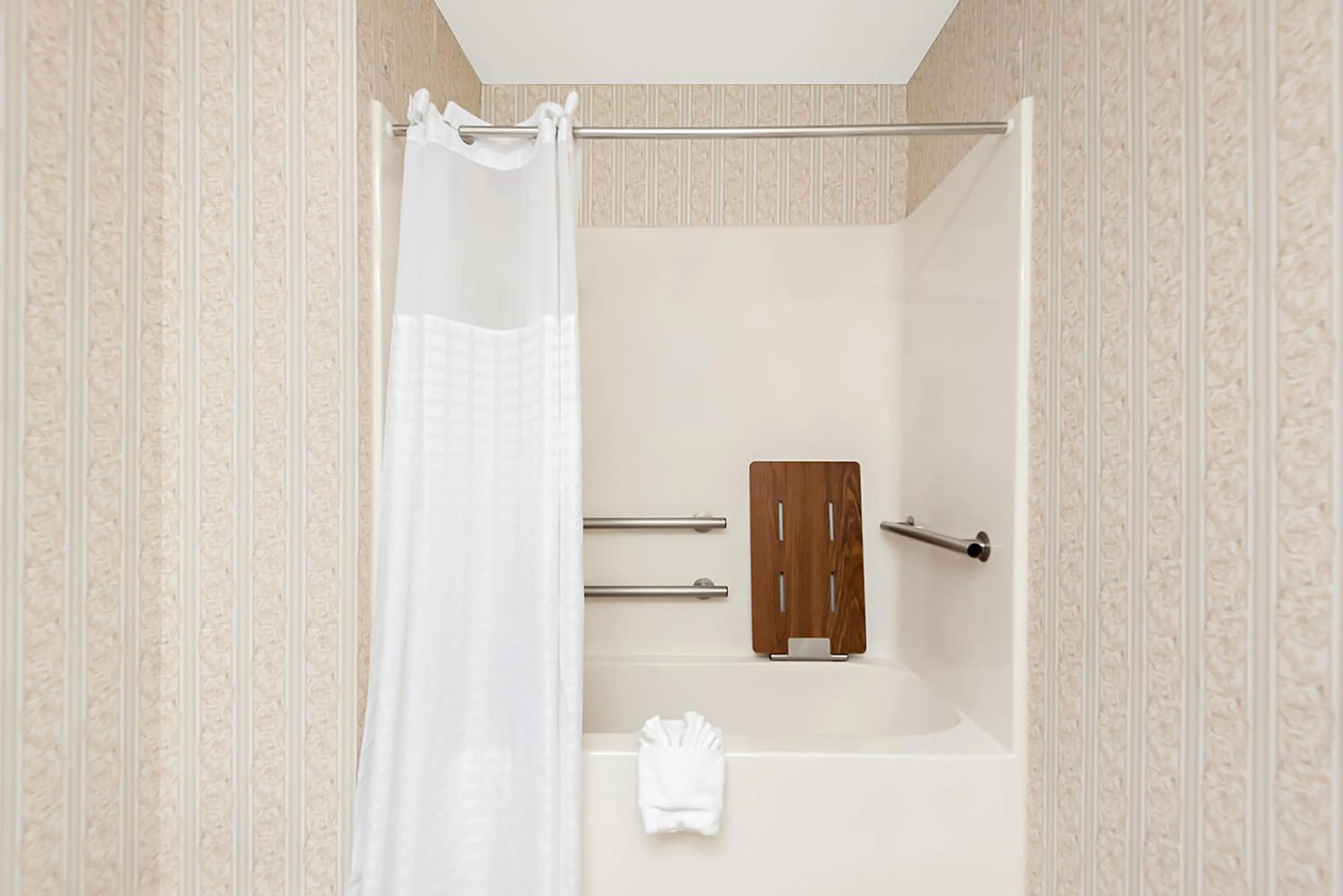 Shower in Comfort Suites New Orleans East