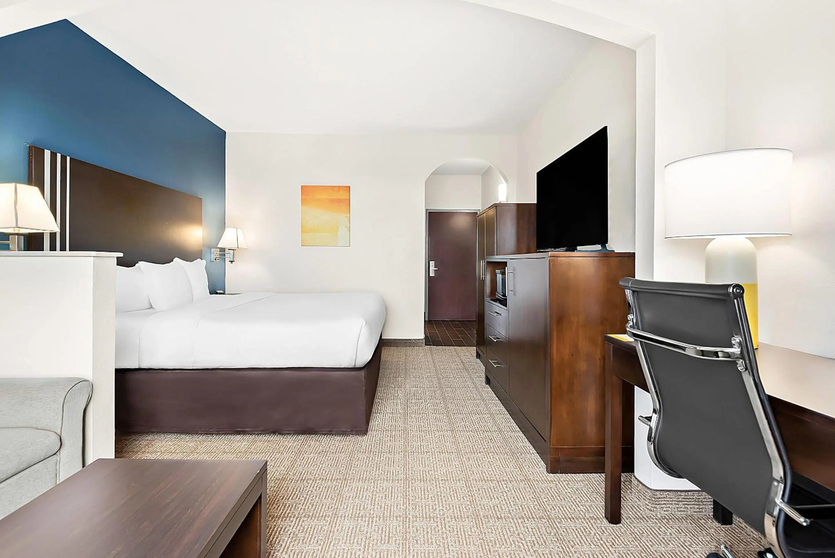 Bedroom, Bed in Comfort Suites New Orleans East