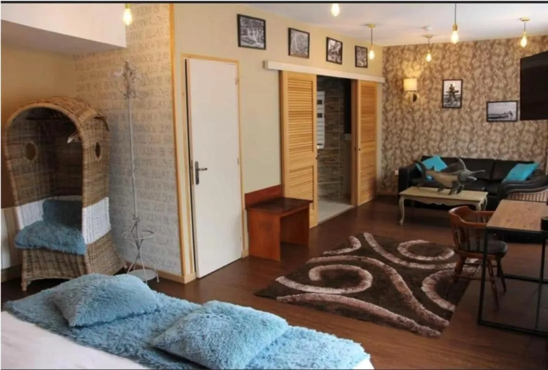 Bed in Logis Hôtel & Restaurant - Le Mouton Blanc