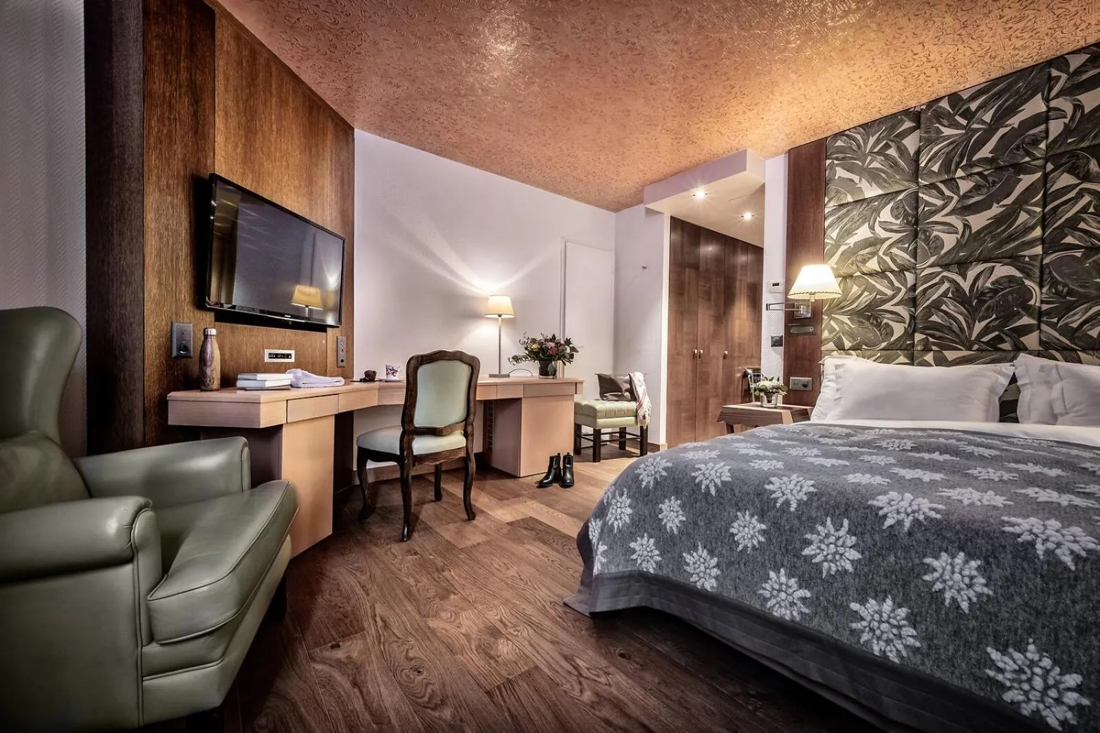 Photo of the whole room, Bed in Tschuggen Grand Hotel - The Leading Hotels of the World