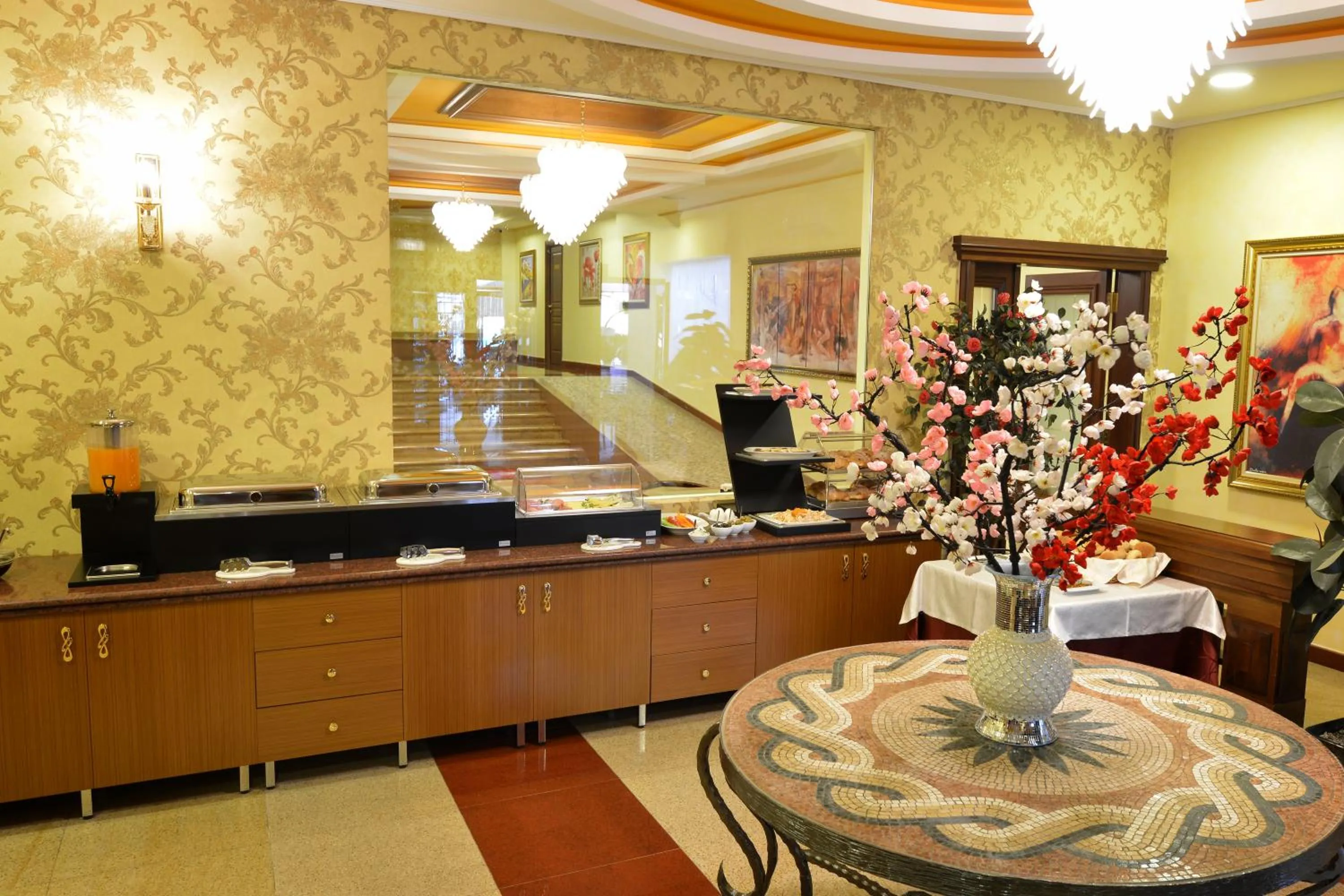 Restaurant/places to eat in Hotel Austria