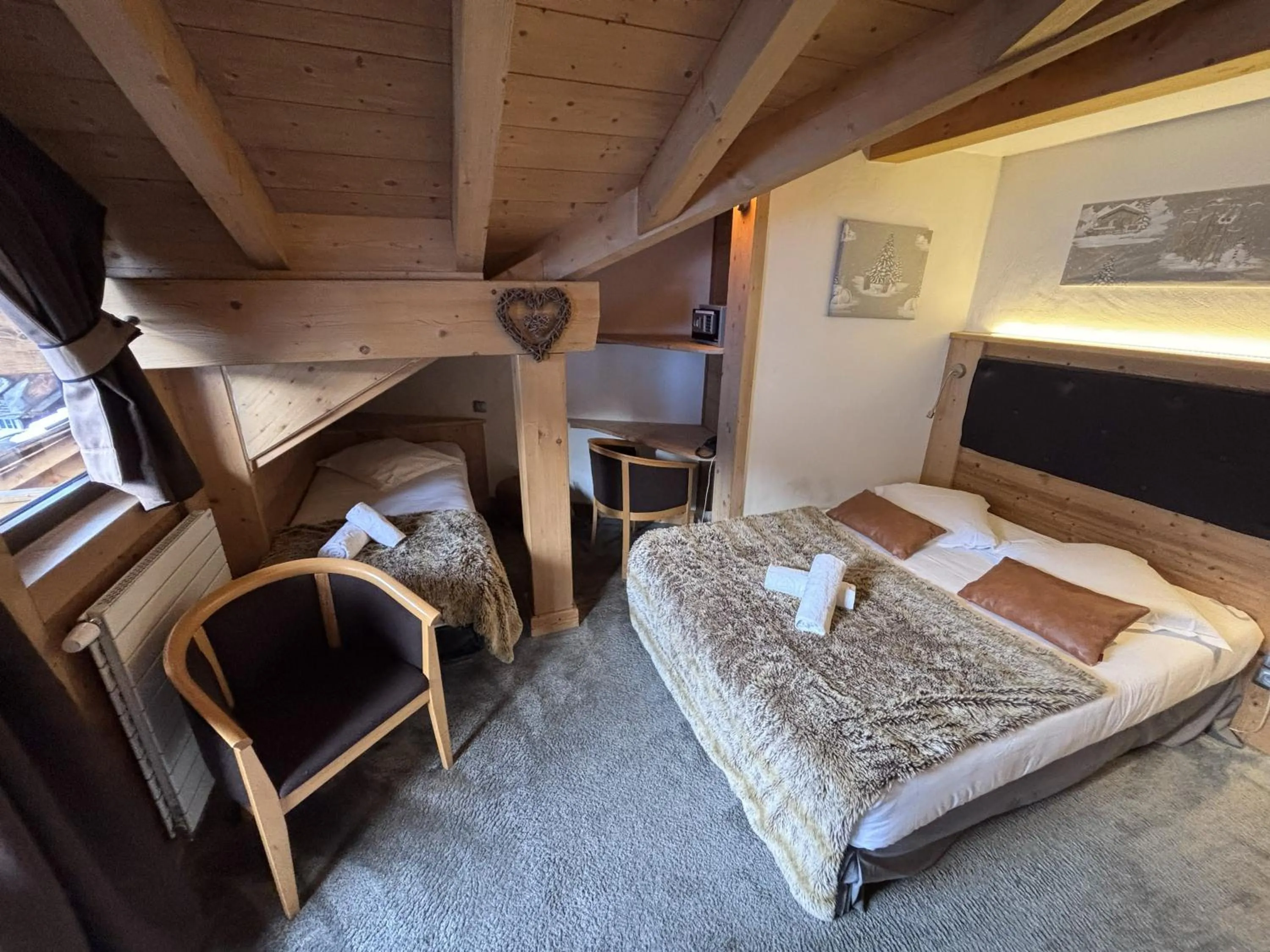 Bed in Hôtel Les Airelles