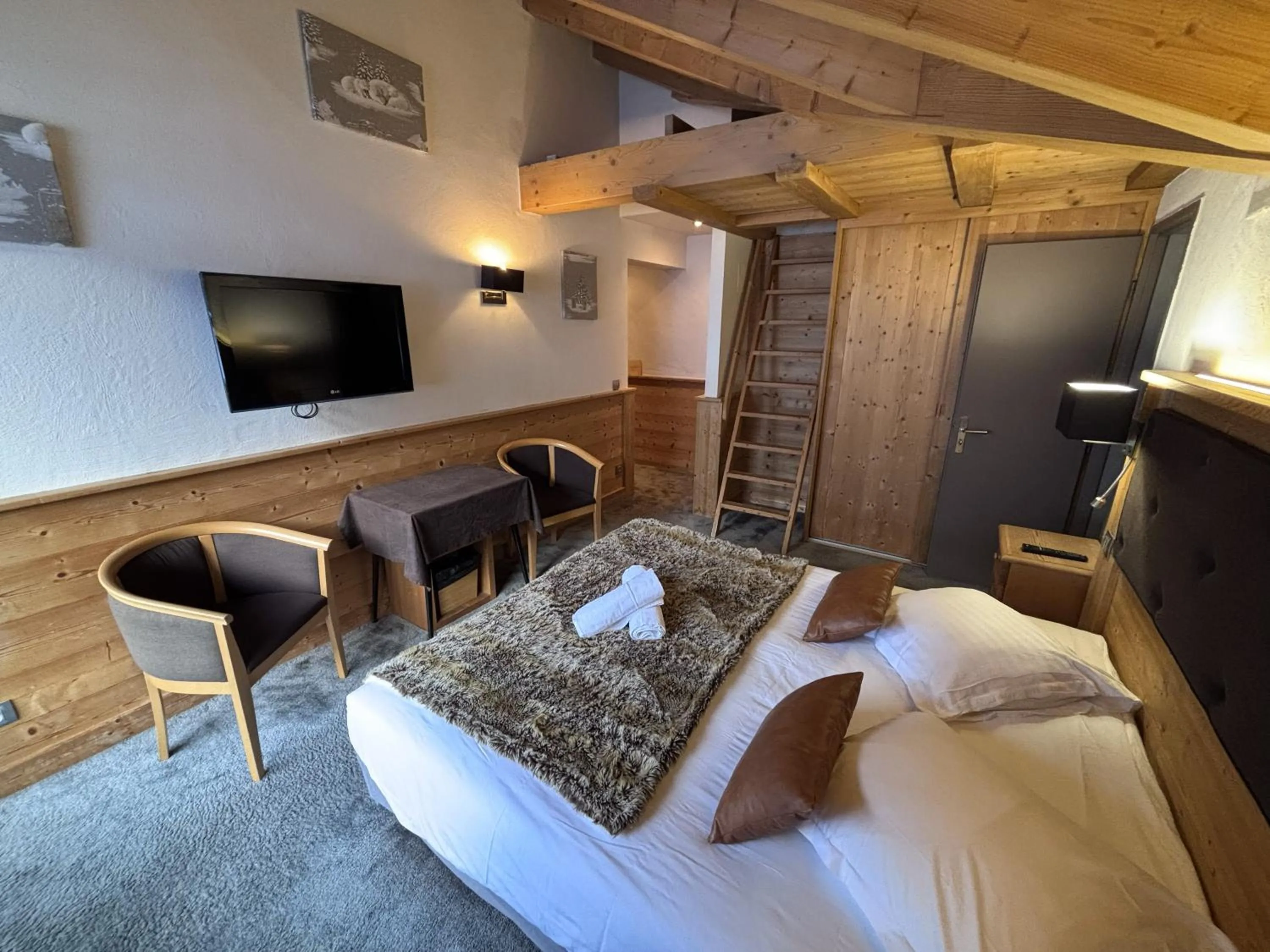 Bed in Hôtel Les Airelles