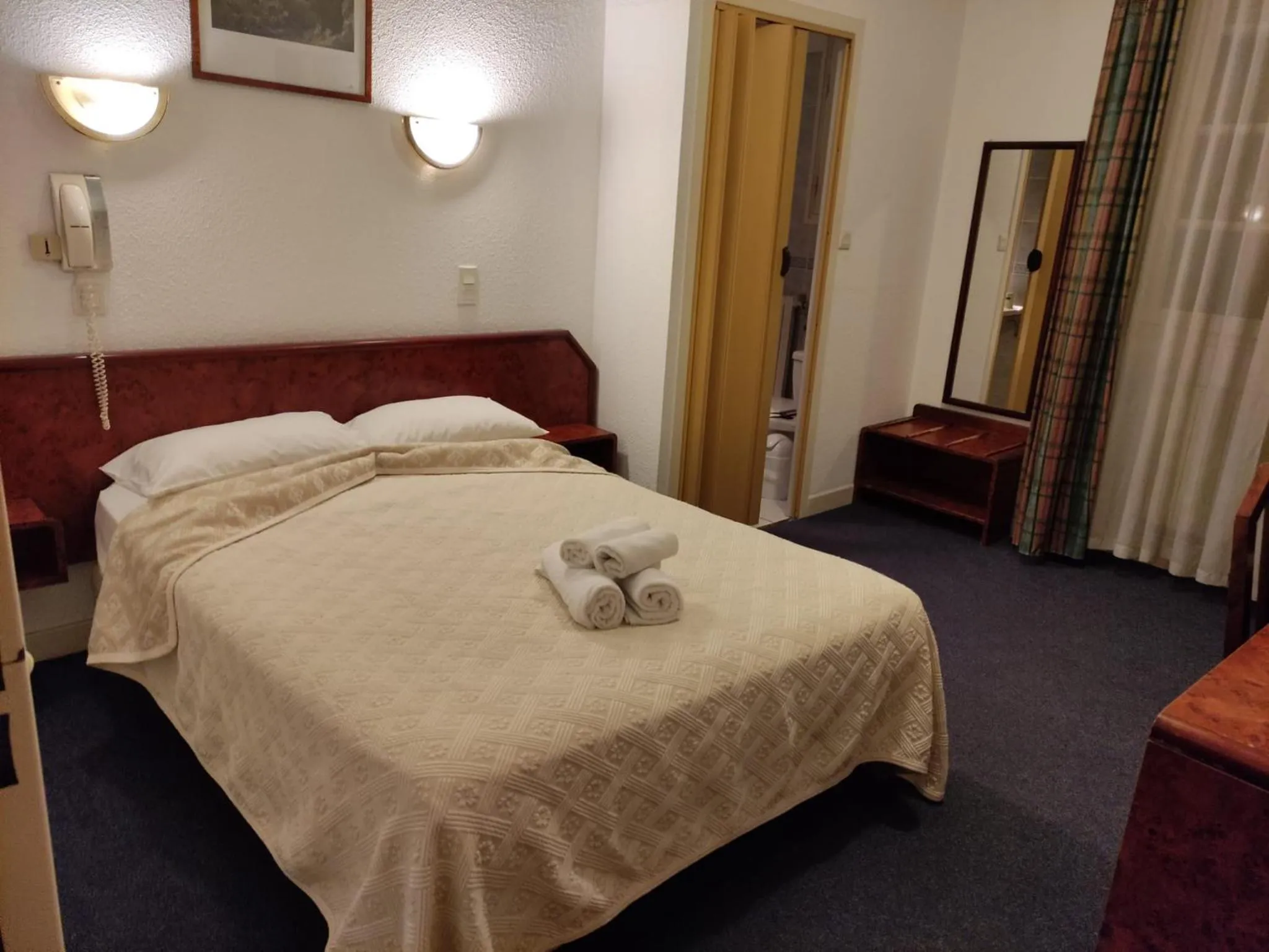 Bed in Hôtel de Nevers