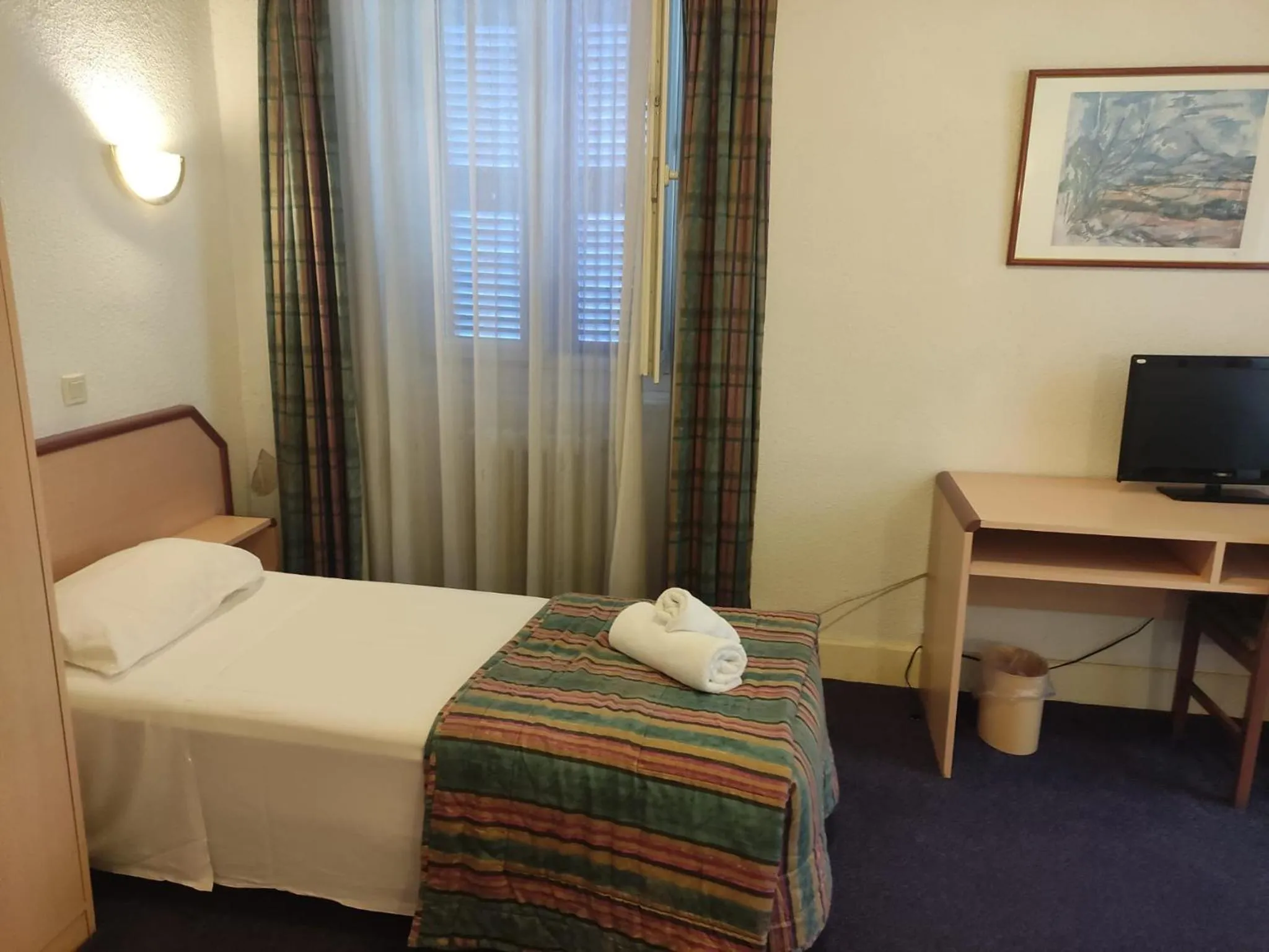 Bed in Hôtel de Nevers