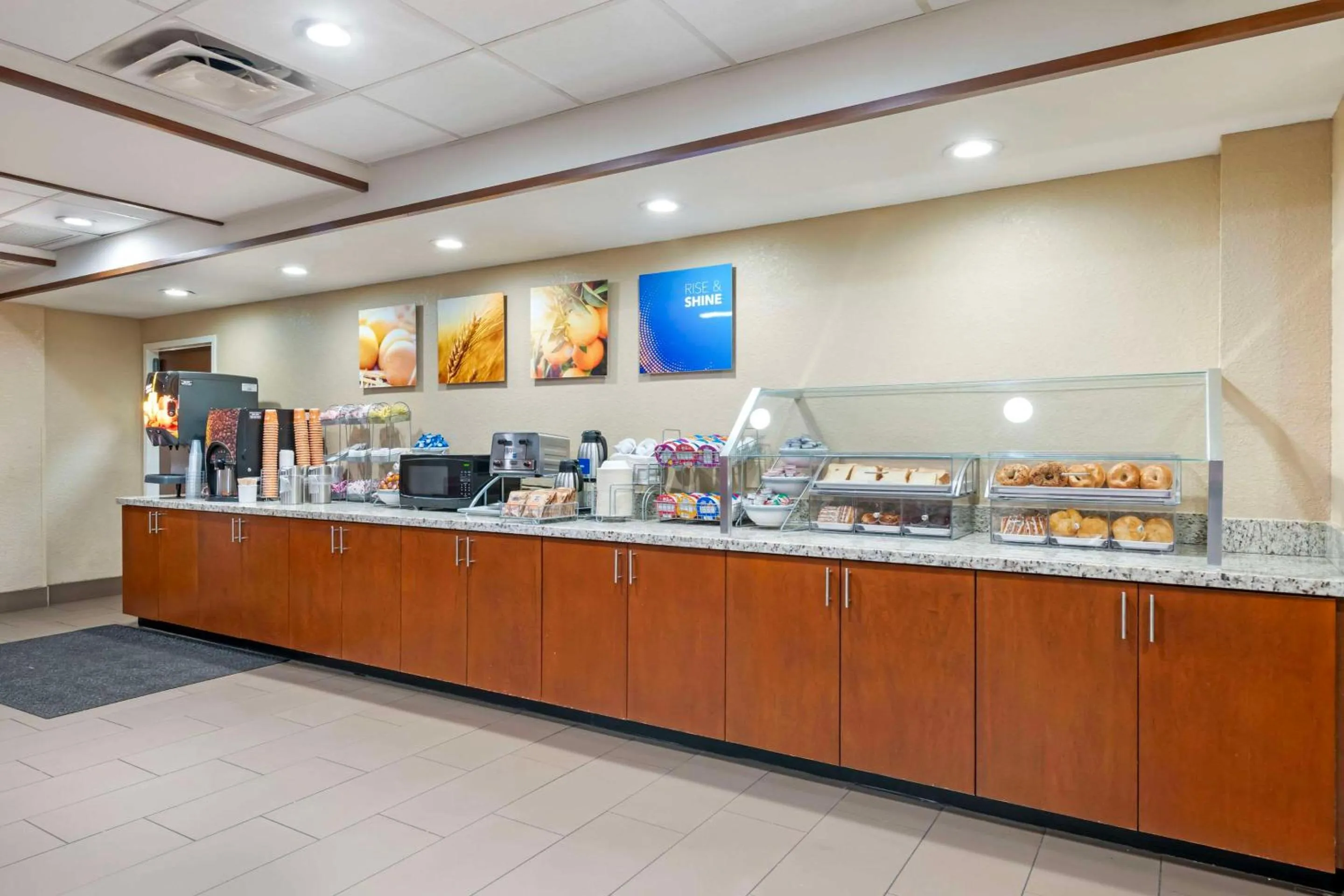 Breakfast in Comfort Suites Downtown