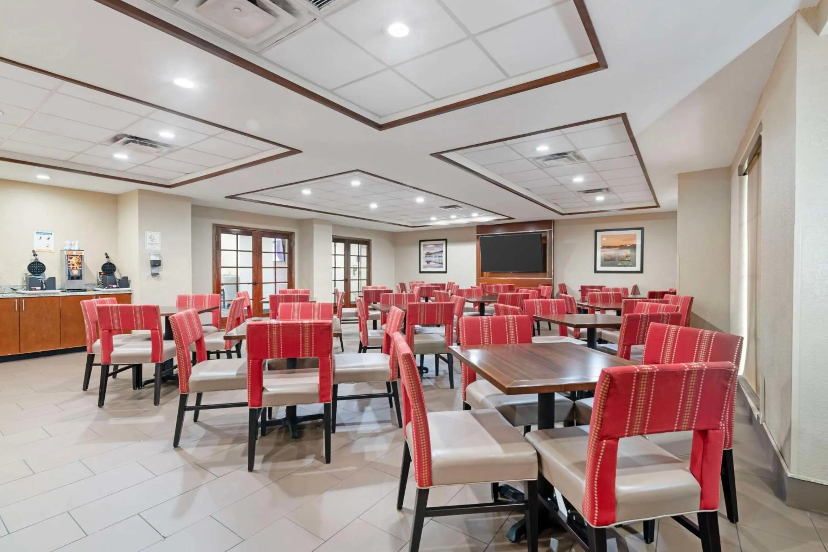 Breakfast in Comfort Suites Downtown